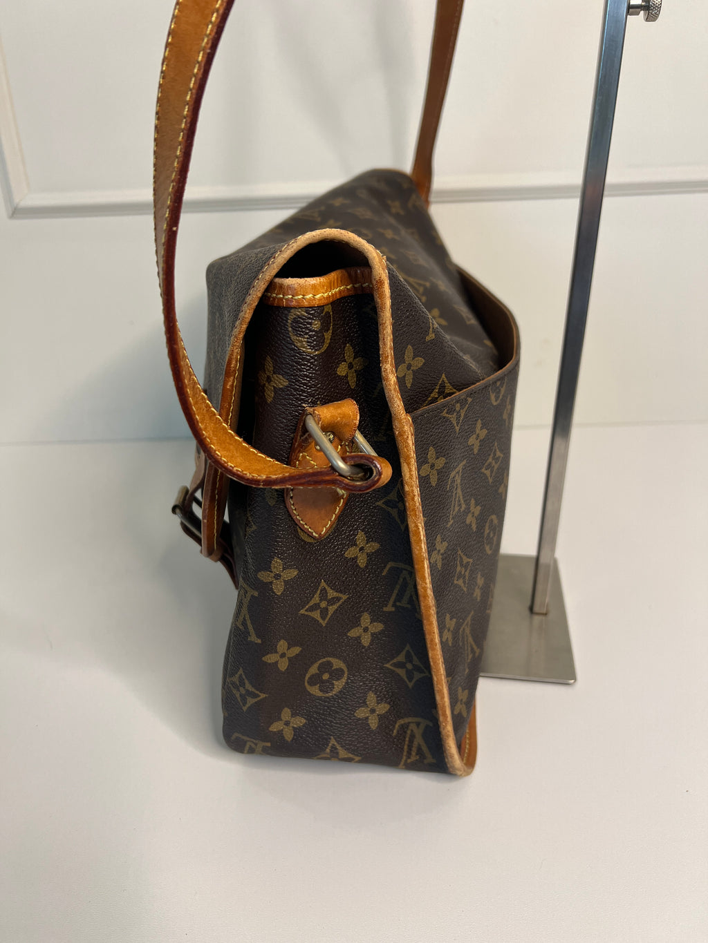 Louis Vuitton Gibecière MM Monogram Canvas Crossbody Schoudertas