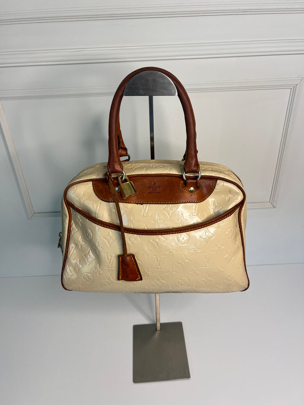 Louis Vuitton Trouville Vernis Beige