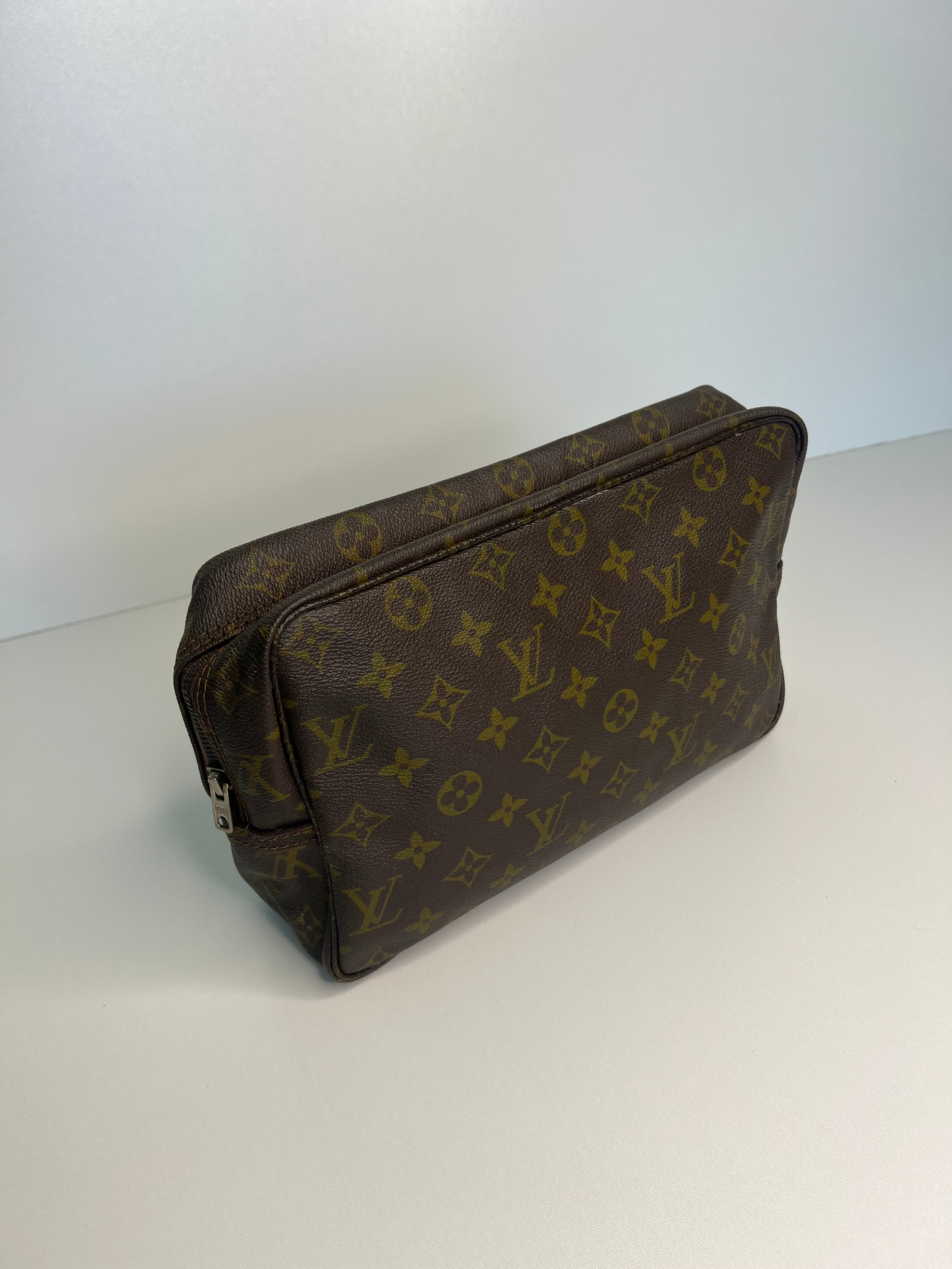 Louis Vuitton Vintage Monogram Toiletry Pouch met Organizer Insert