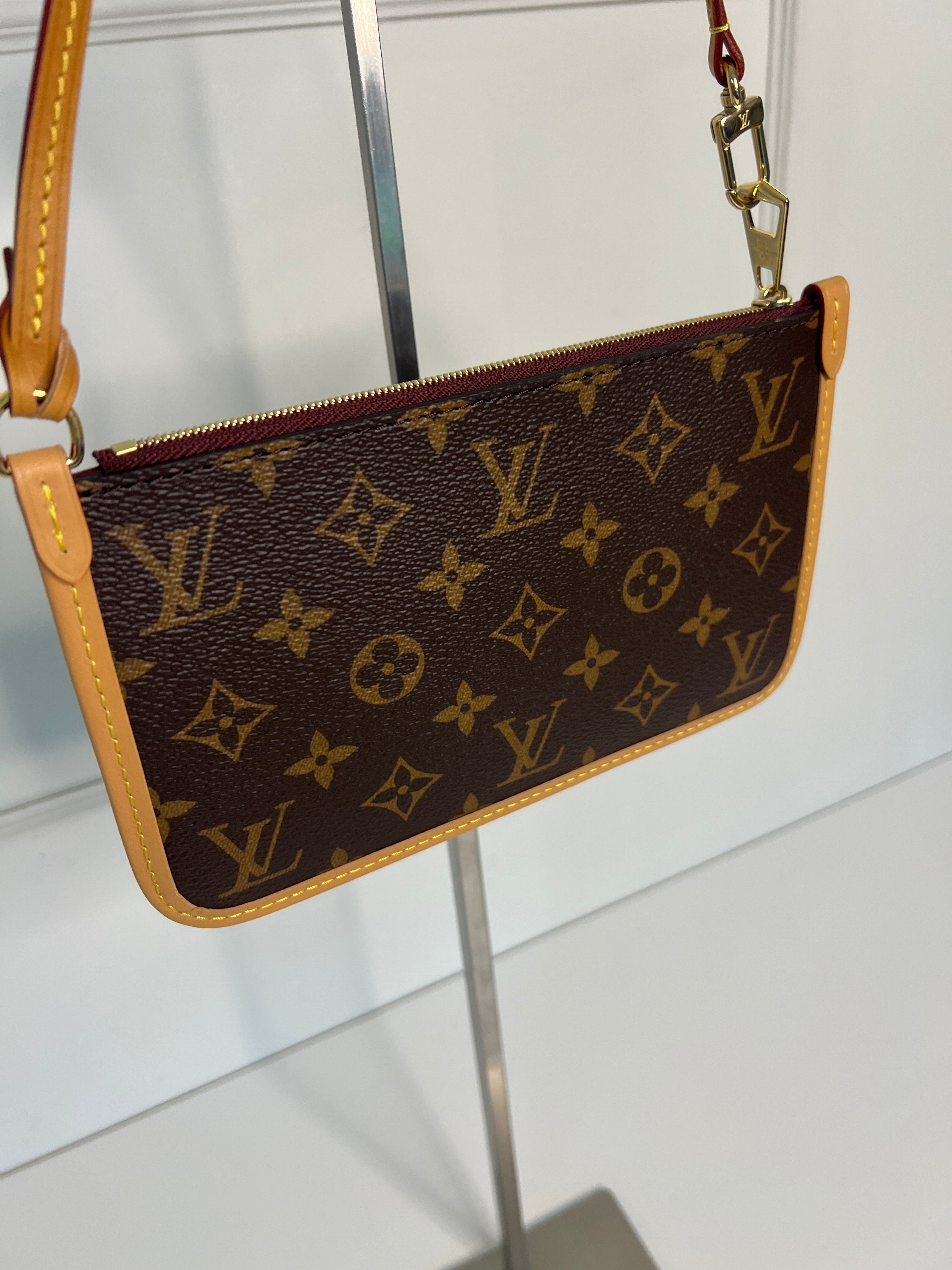 Louis Vuitton Pochette Carryall  Clutch Handtas