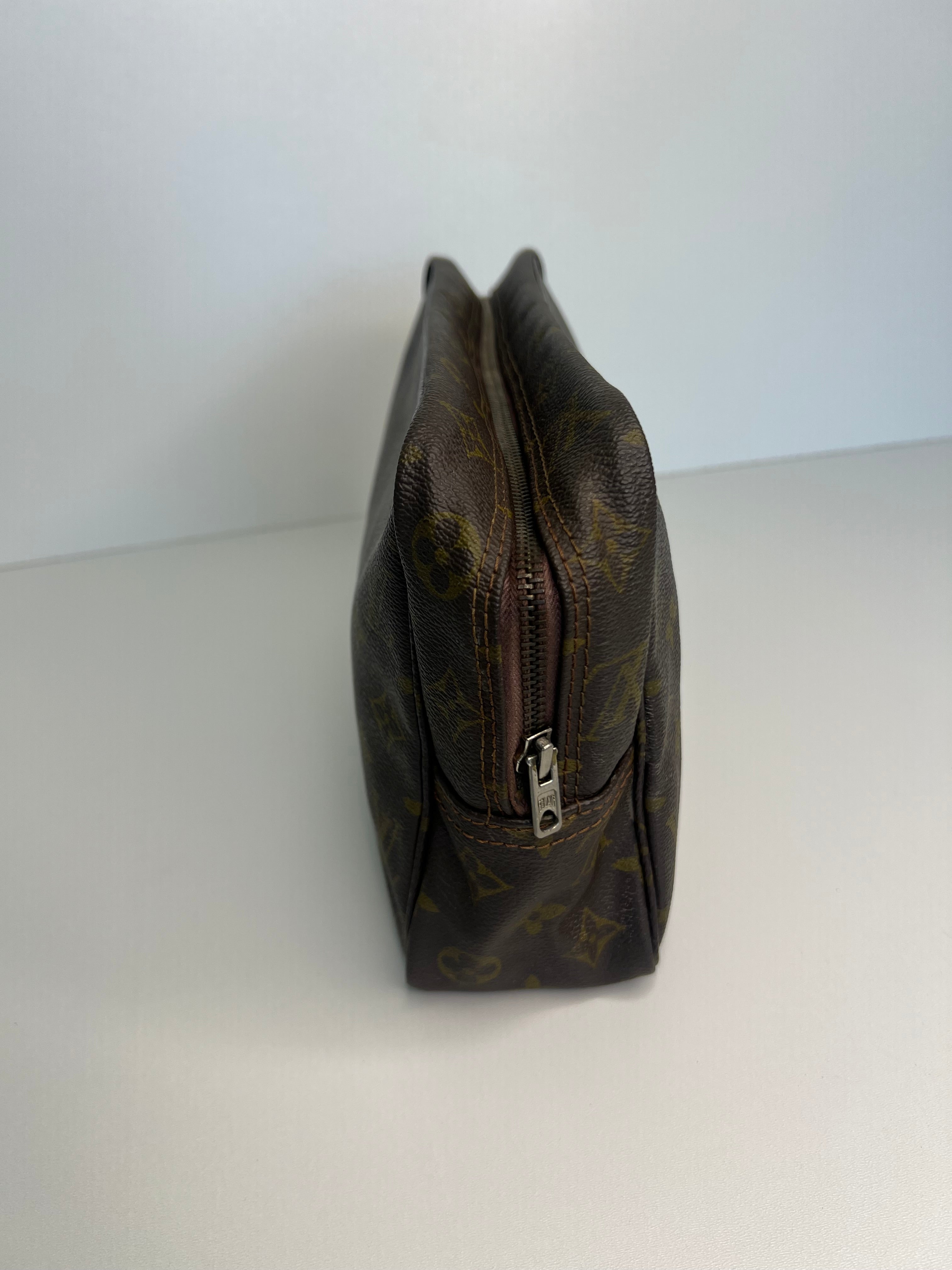 Louis Vuitton Vintage Monogram Toiletry Pouch met Organizer Insert
