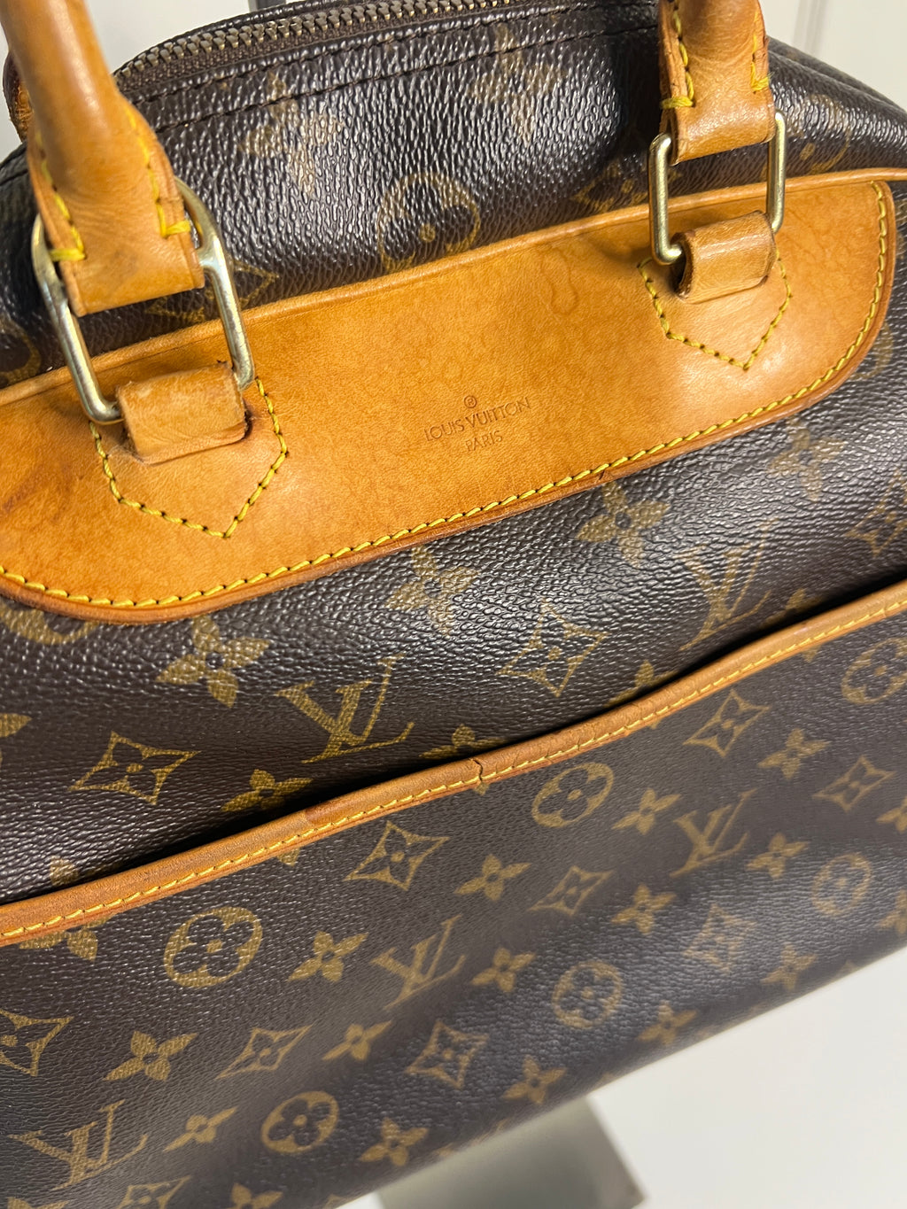 Louis Vuitton Deauville monogram handtas
