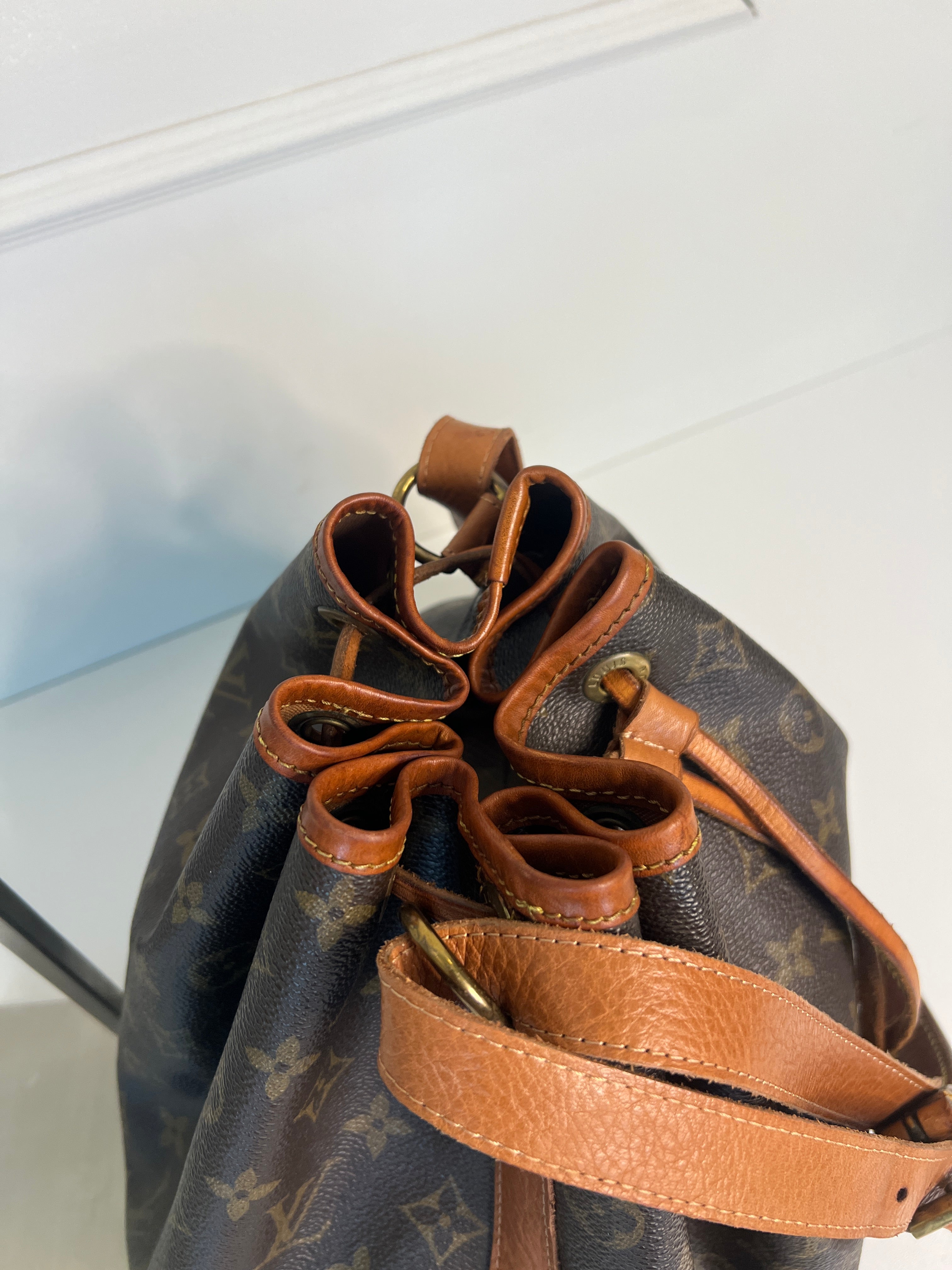 Louis Vuitton Petit Noé Monogram Canvas Schoudertas Bucket Bag