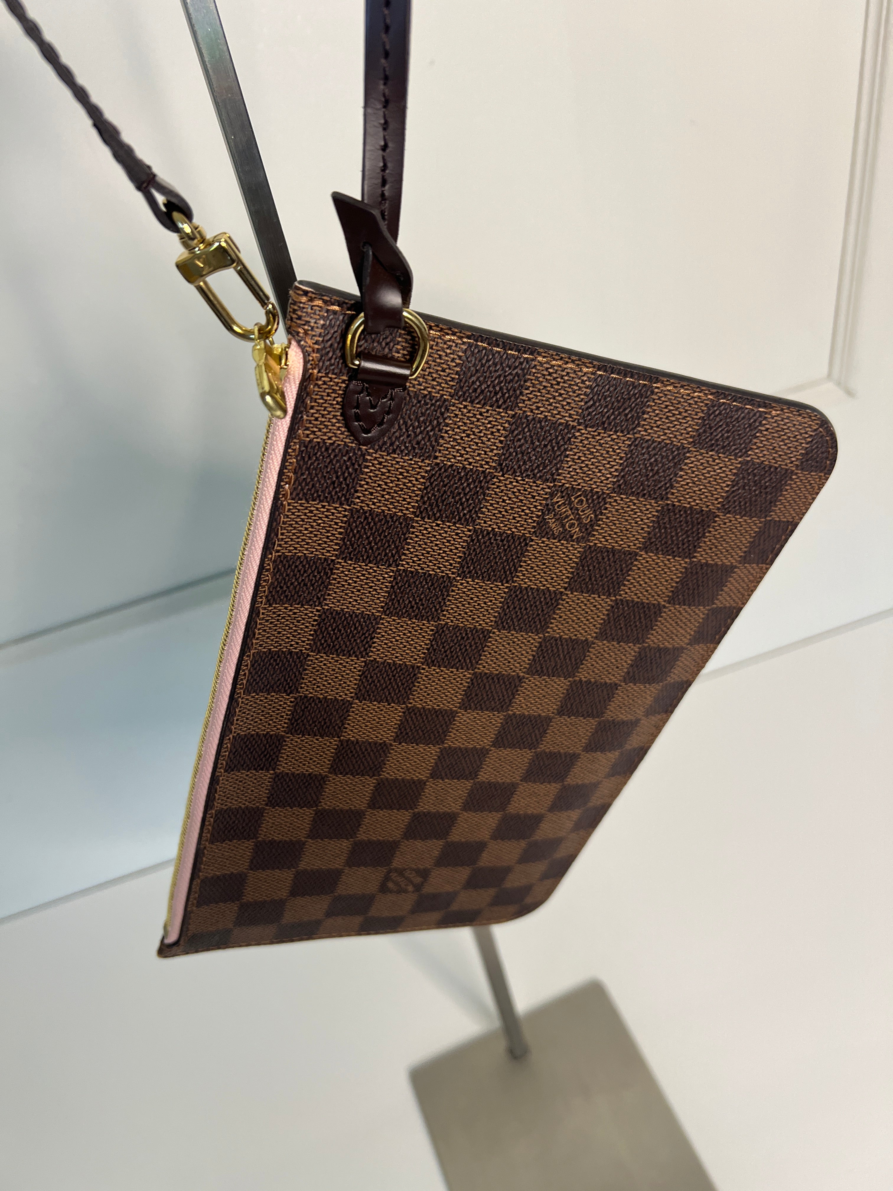 Louis Vuitton Pochette Accessoires – Damier Ebene Roze