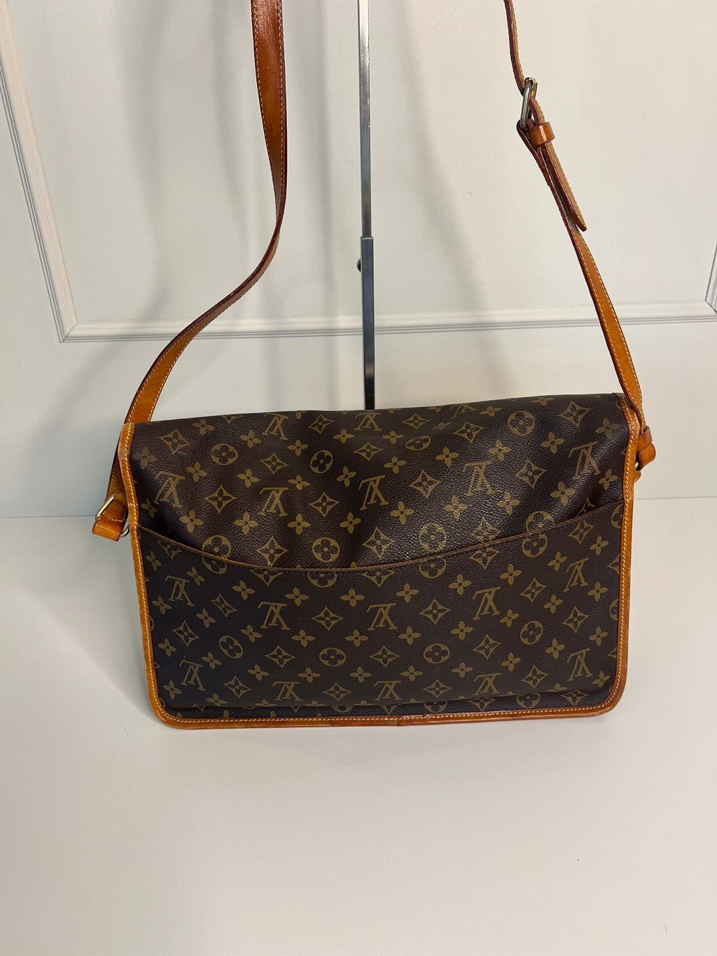 Louis Vuitton Gibecière MM Monogram Canvas Crossbody Schoudertas