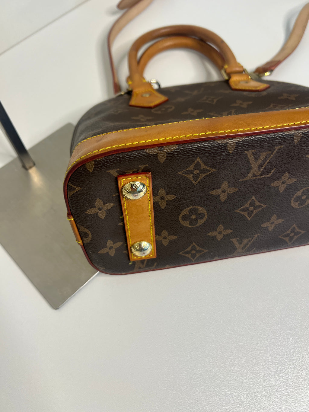 Louis Vuitton Alma BB met schouderriem