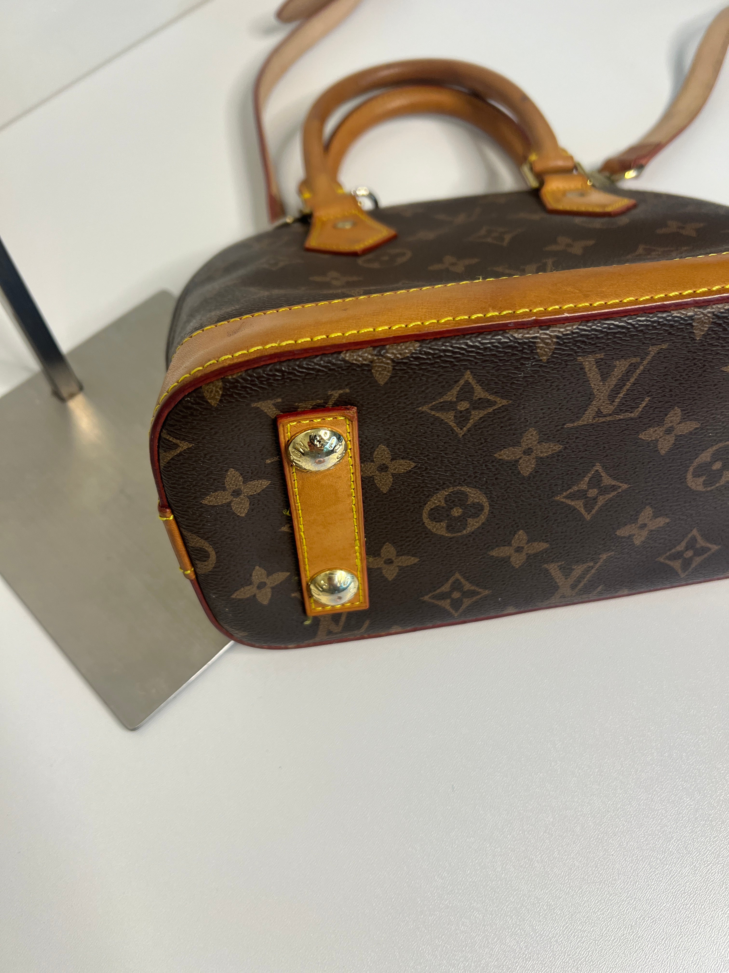 Louis Vuitton Alma BB met schouderriem