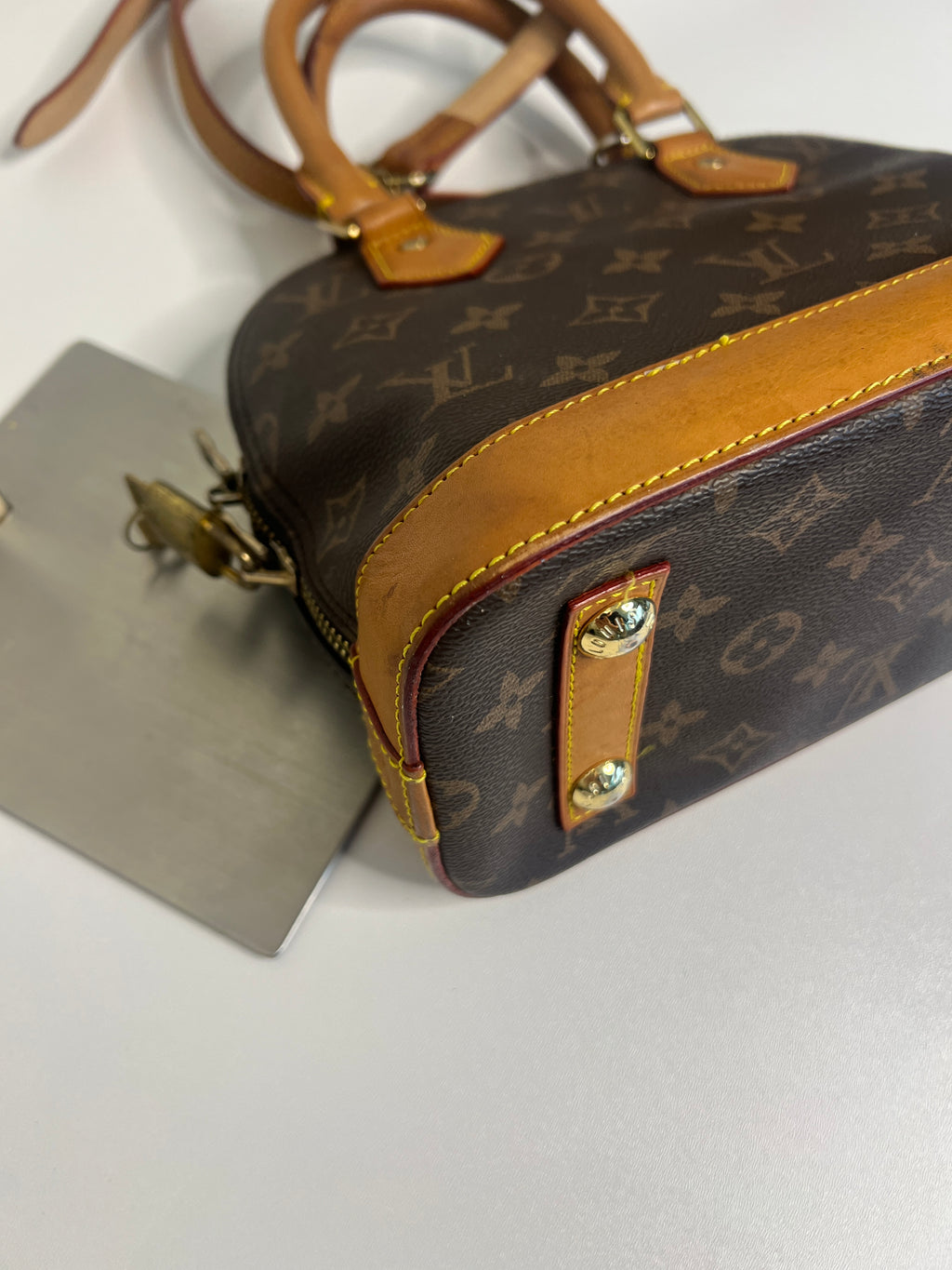 Louis Vuitton Alma BB met schouderriem