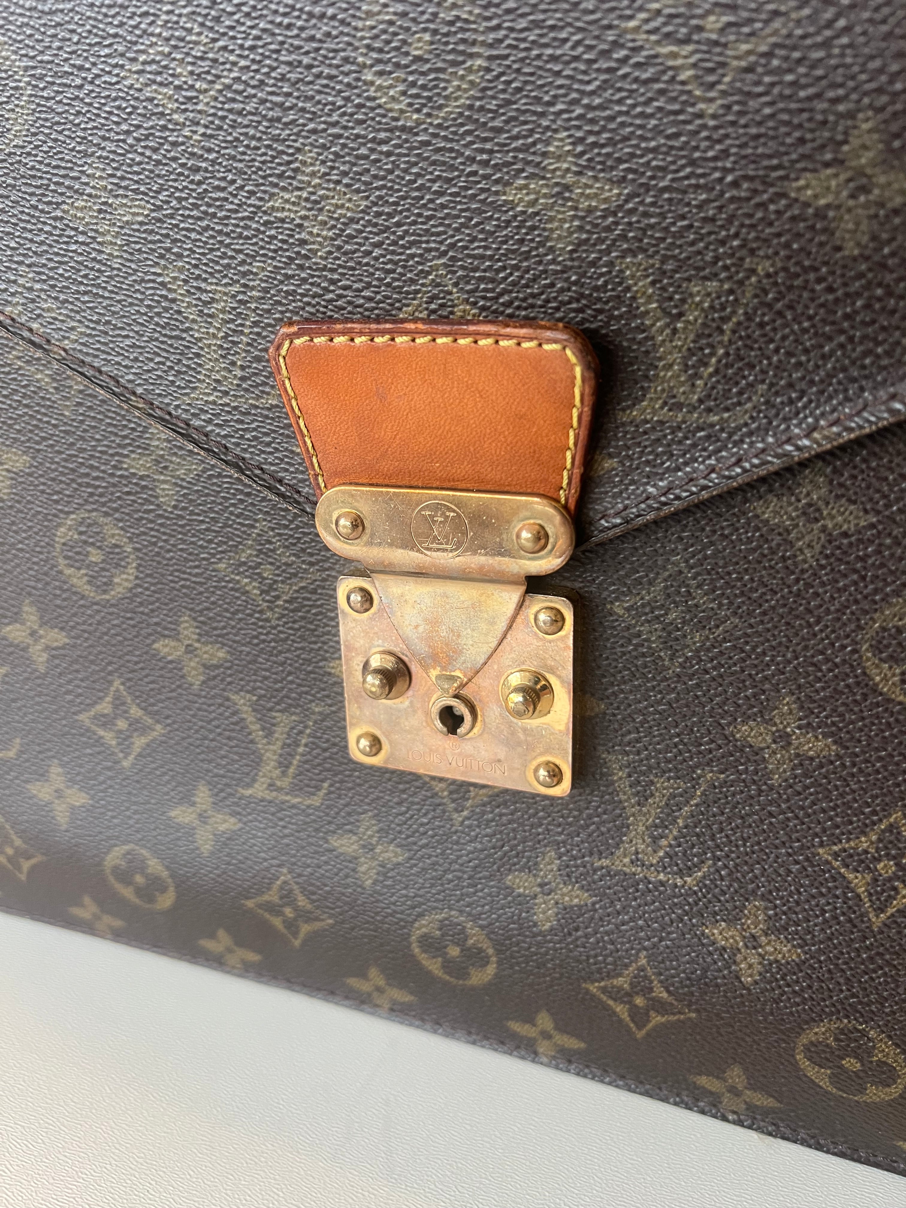 Louis Vuitton Serviette Conseiller Monogram Canvas Aktetas