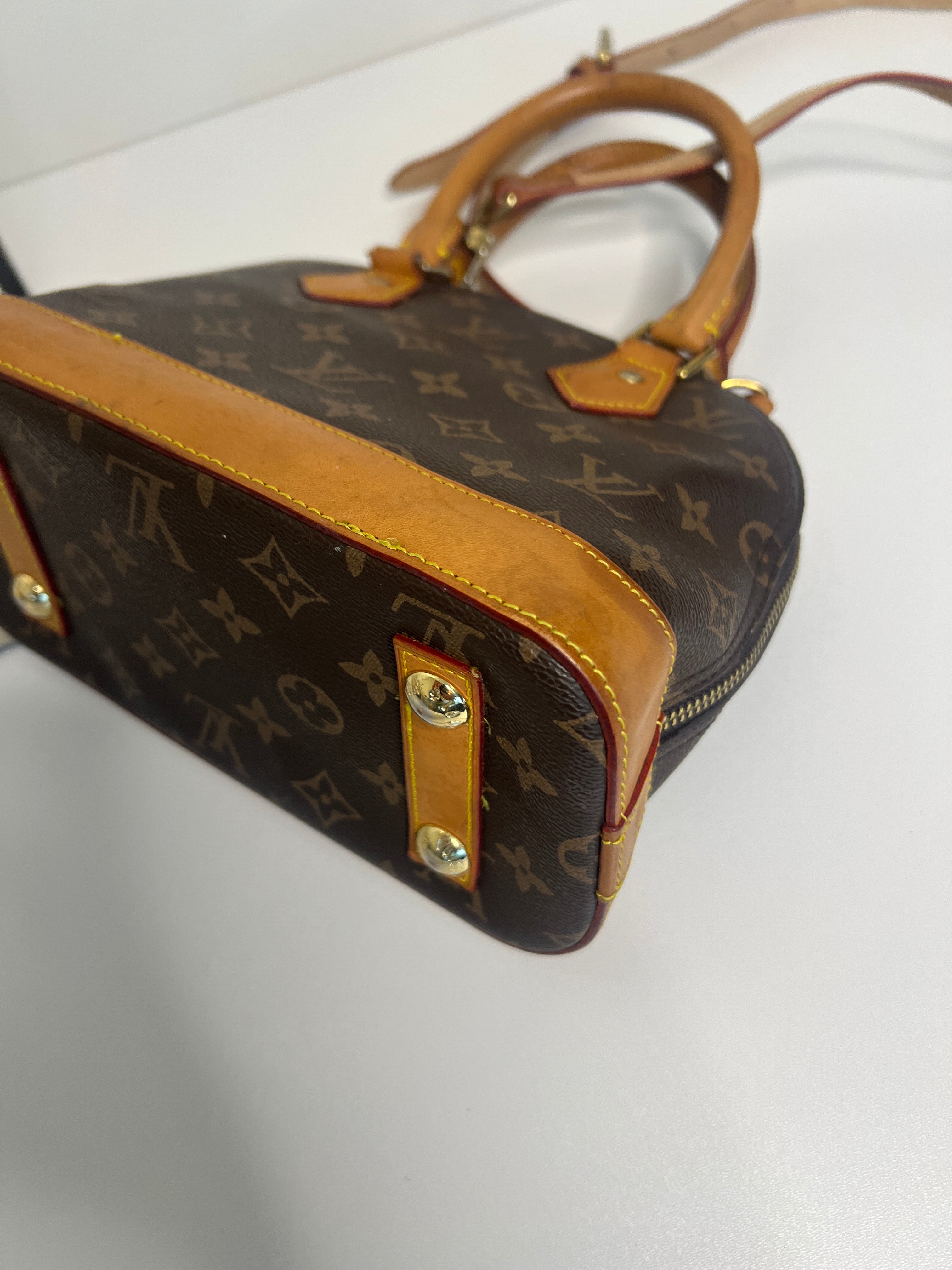 Louis Vuitton Alma BB met schouderriem