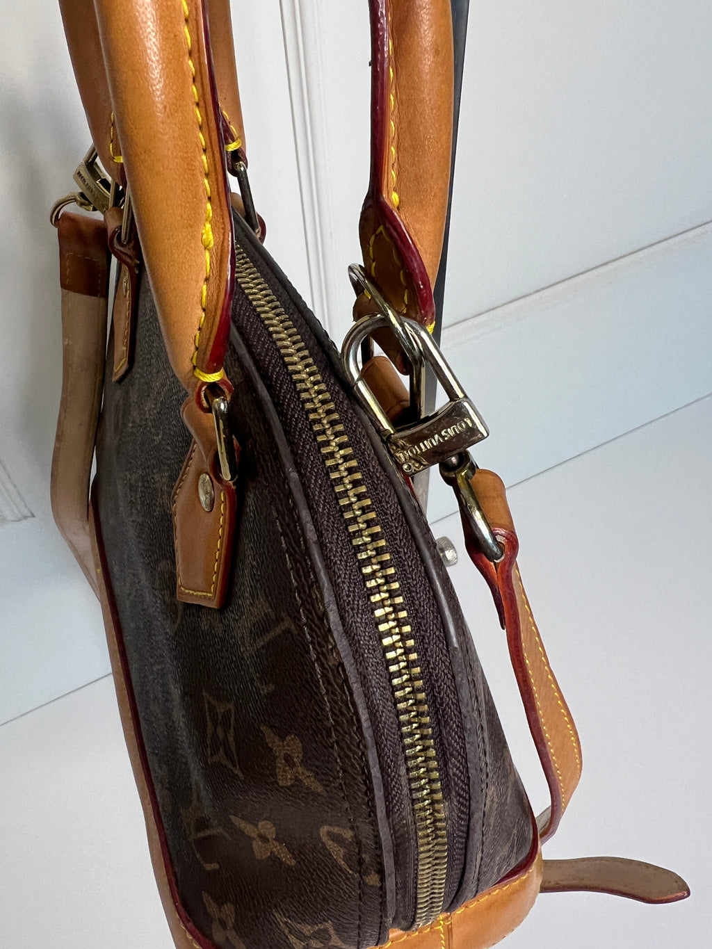 Louis Vuitton Alma BB met schouderriem