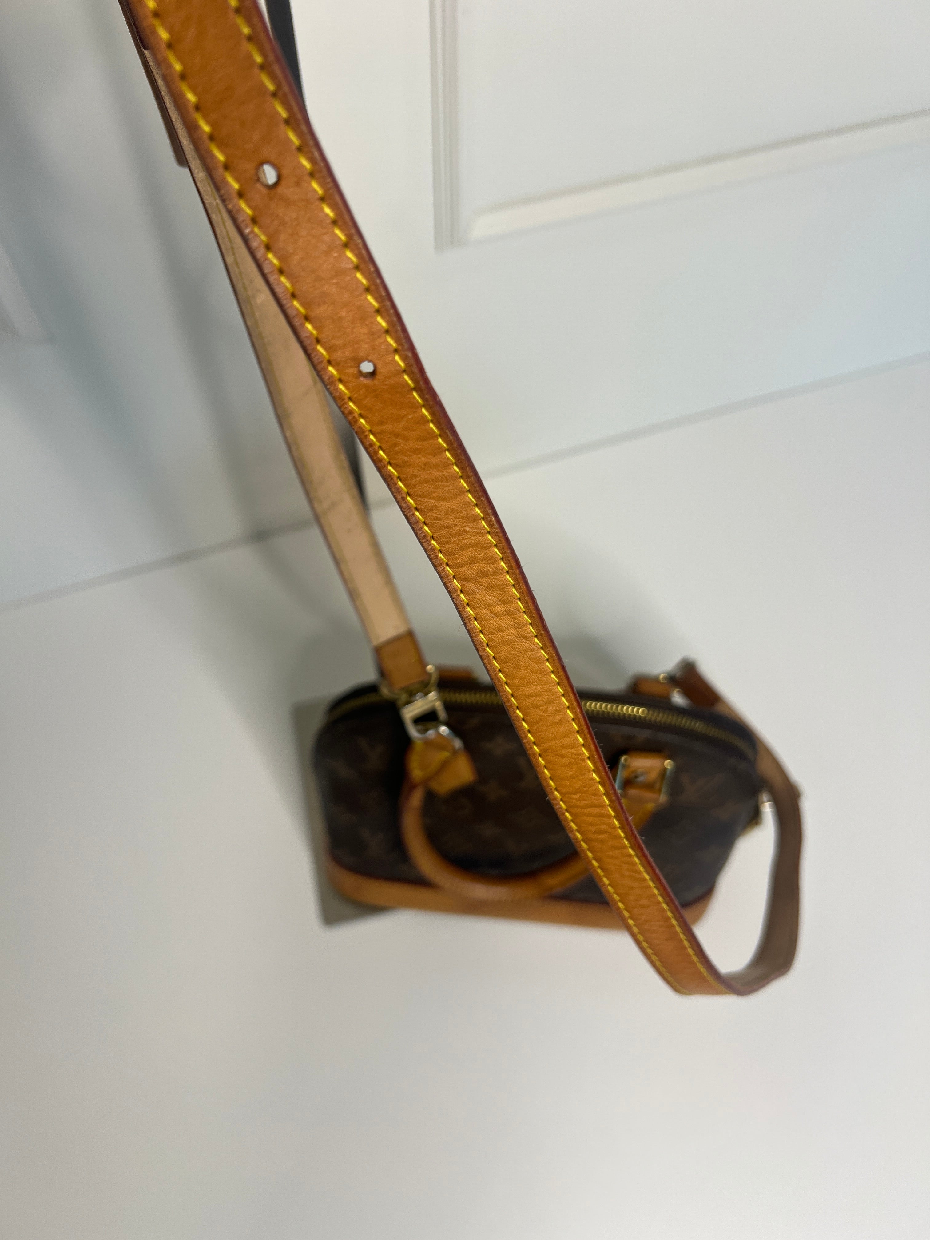 Louis Vuitton Alma BB met schouderriem