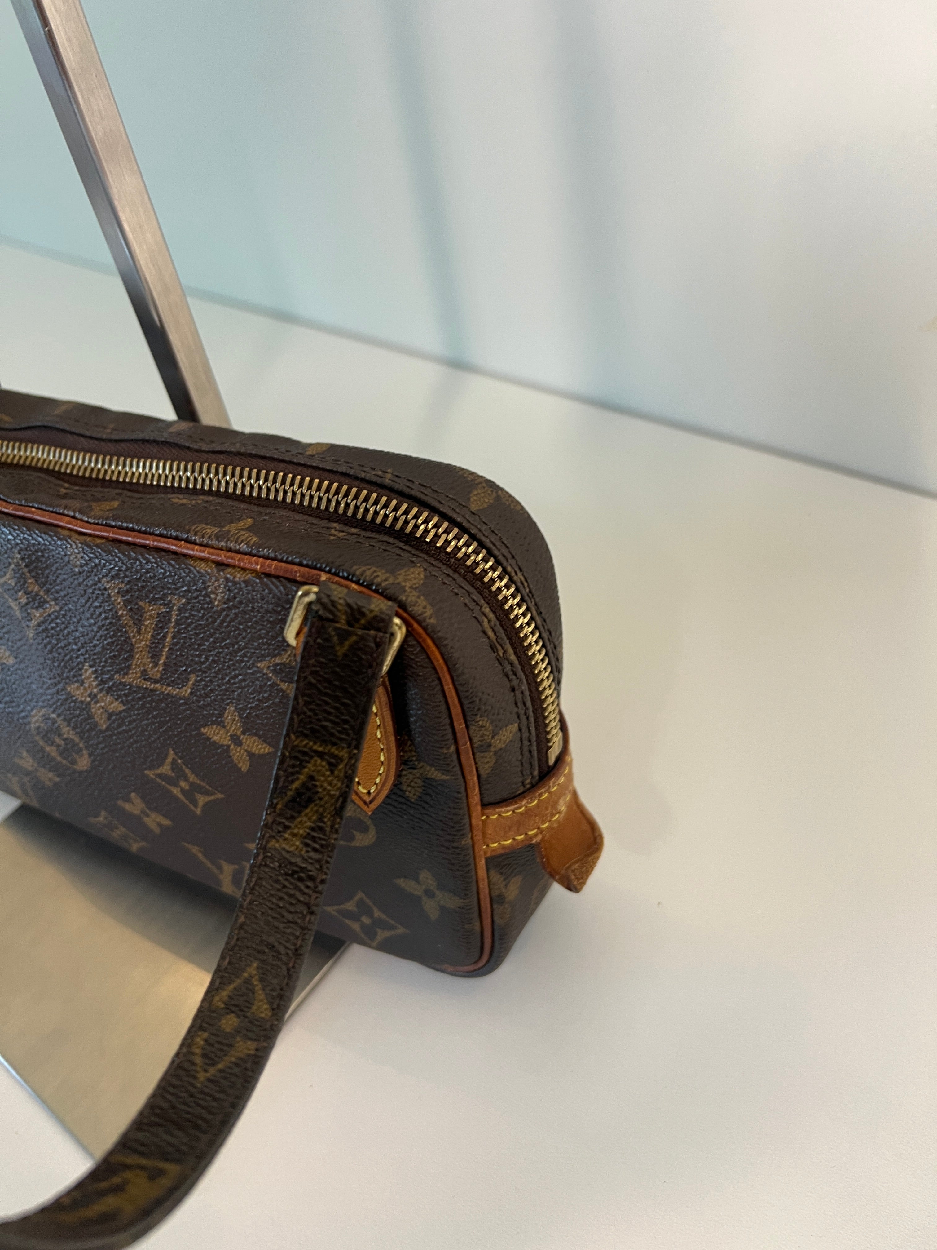 Louis Vuitton Marly Bandoulière Monogram – Crossbody Tas