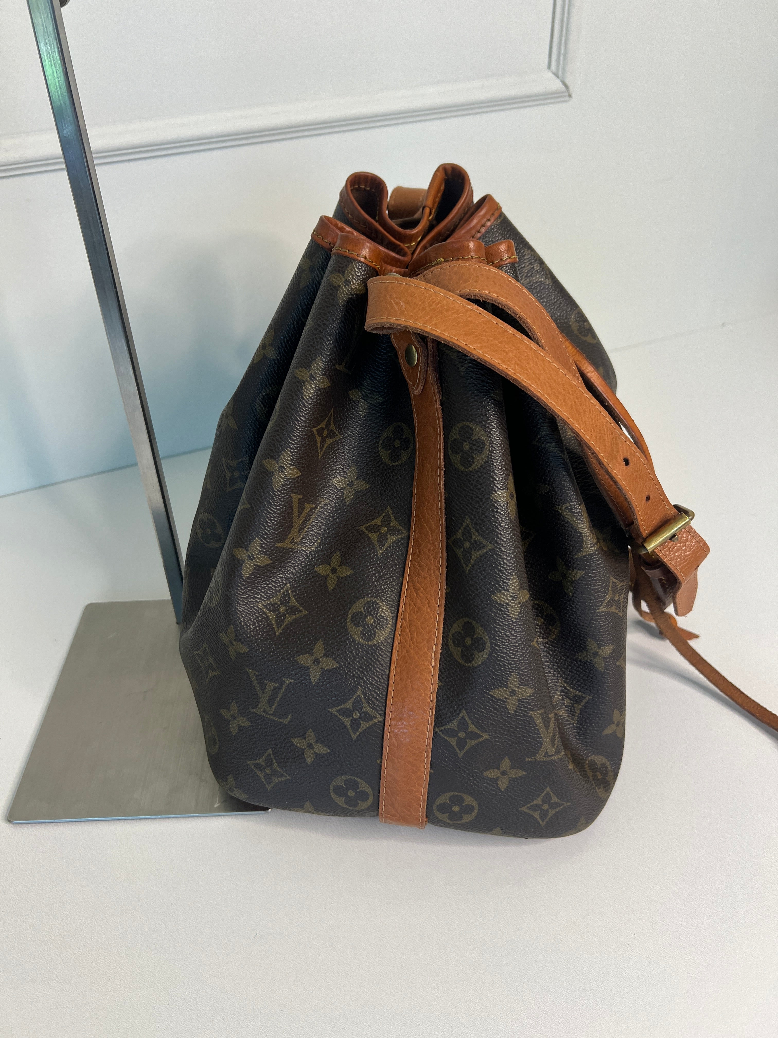 Louis Vuitton Petit Noé Monogram Canvas Schoudertas Bucket Bag