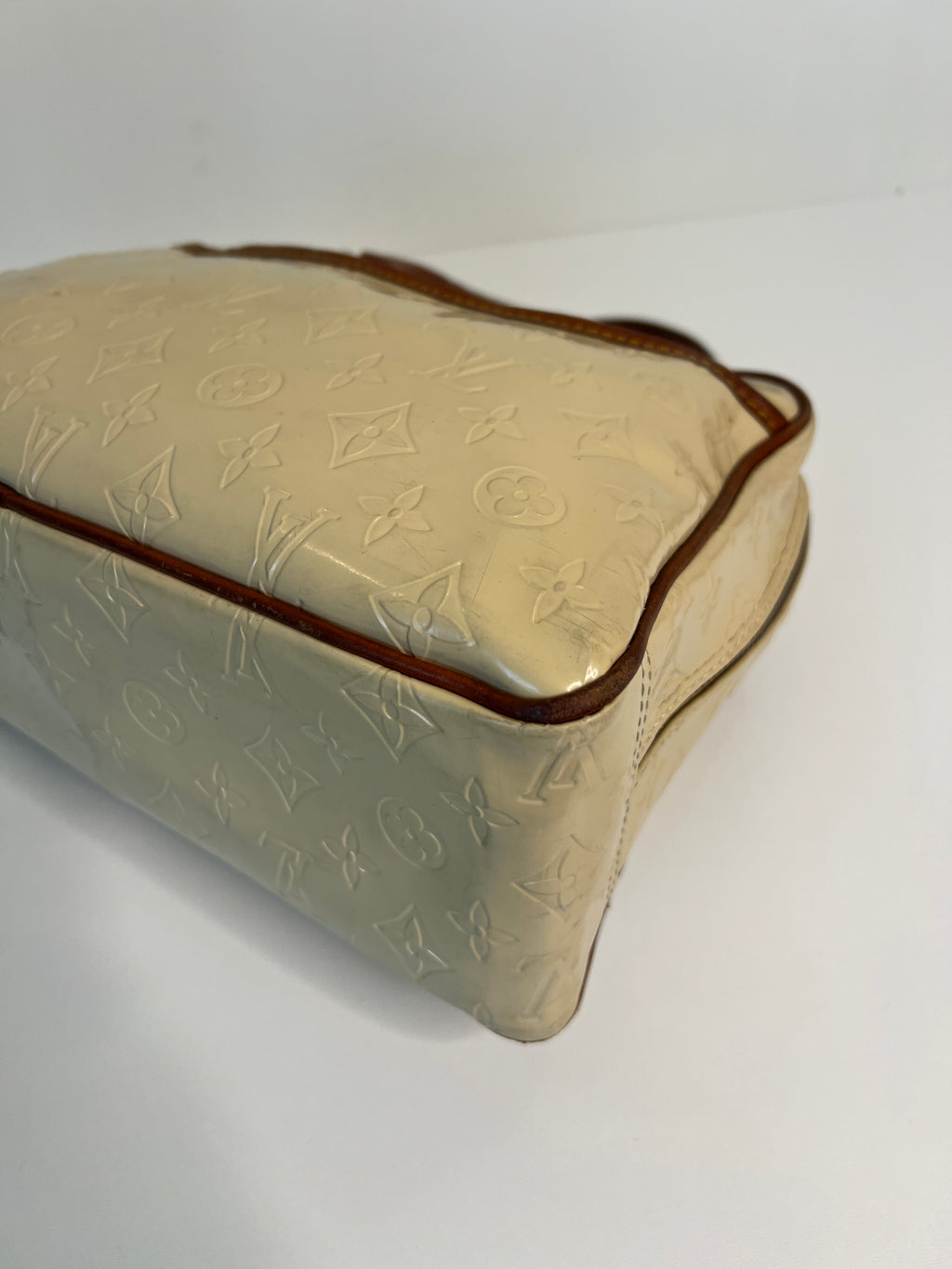 Louis Vuitton Trouville Vernis Beige
