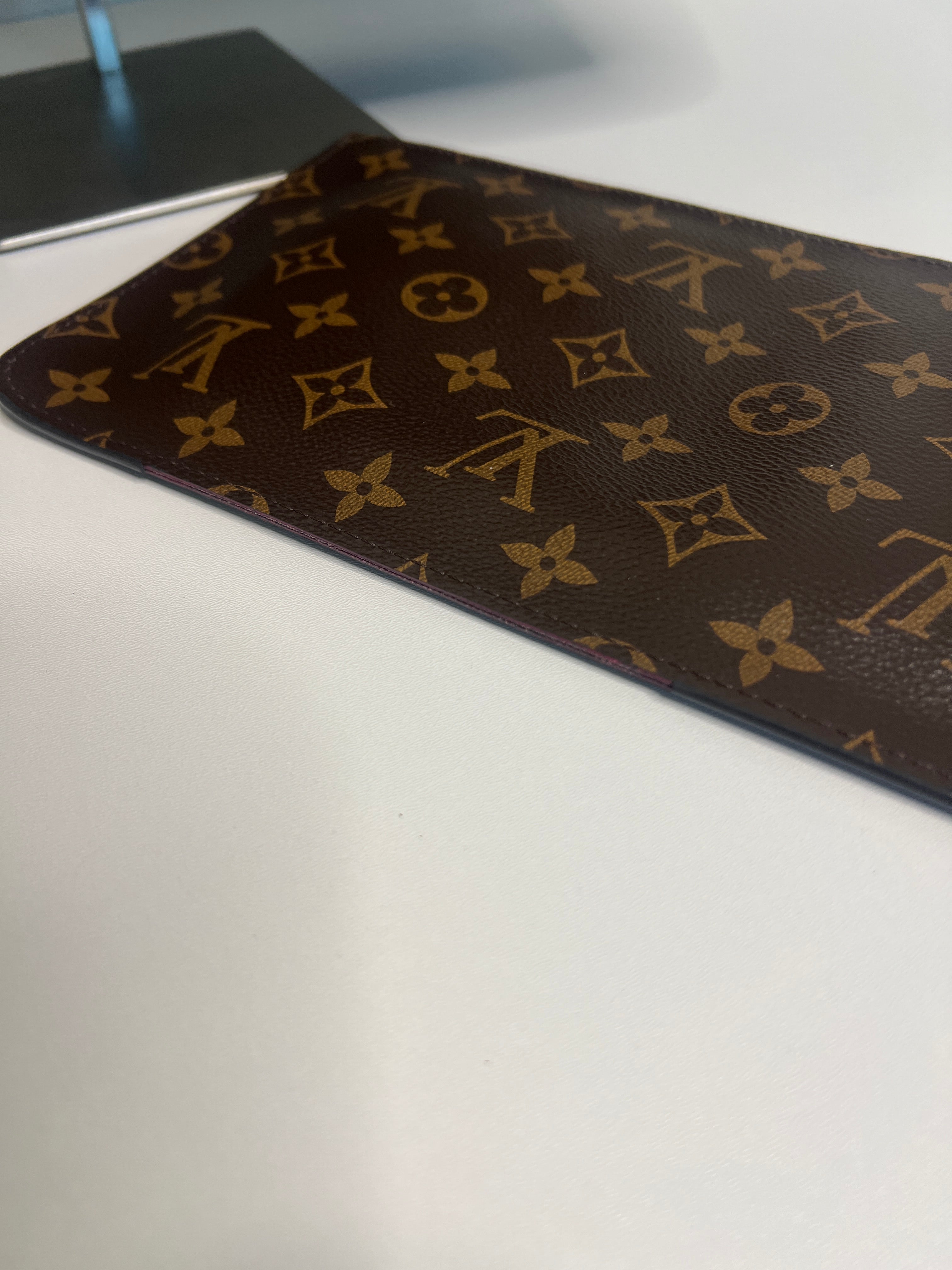 Louis Vuitton Neverfull GM Monogram Canvas Pink Pochette