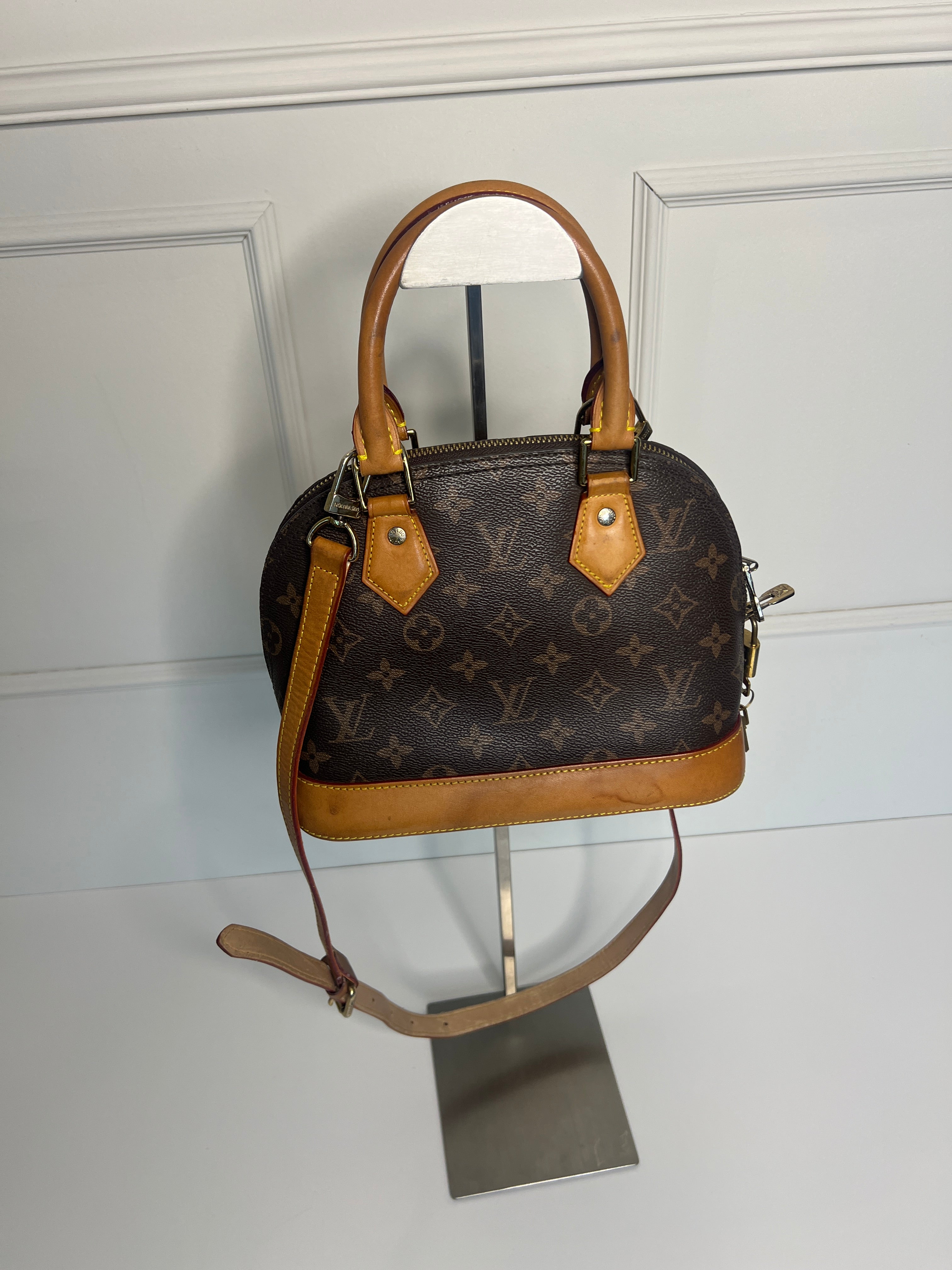 Louis Vuitton Alma BB met schouderriem