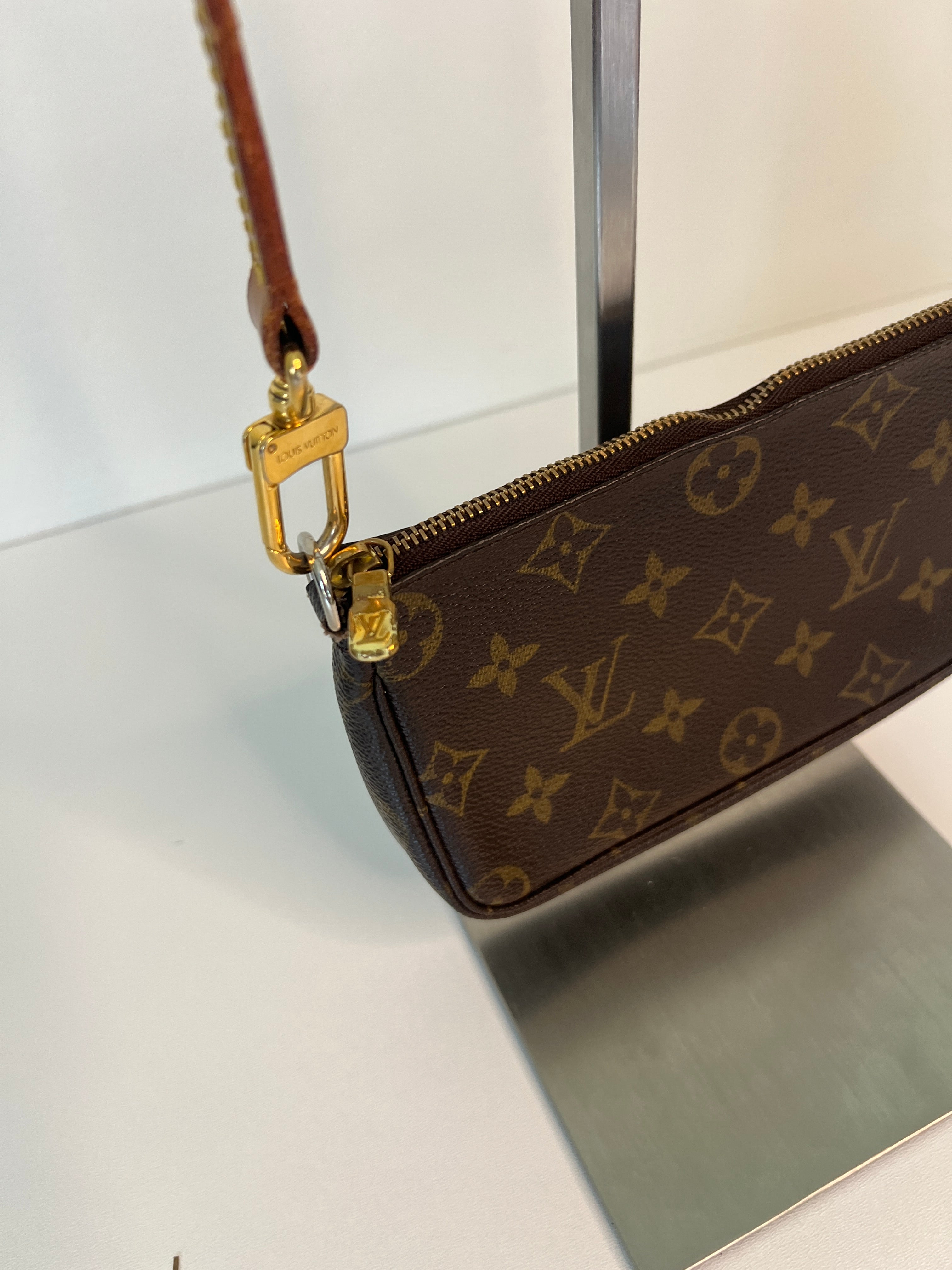 Louis Vuitton Mini Pochette Monogram Canvas Schouder Accessoire Tas