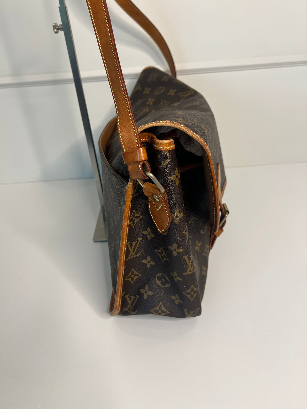 Louis Vuitton Gibecière MM Monogram Canvas Crossbody Schoudertas