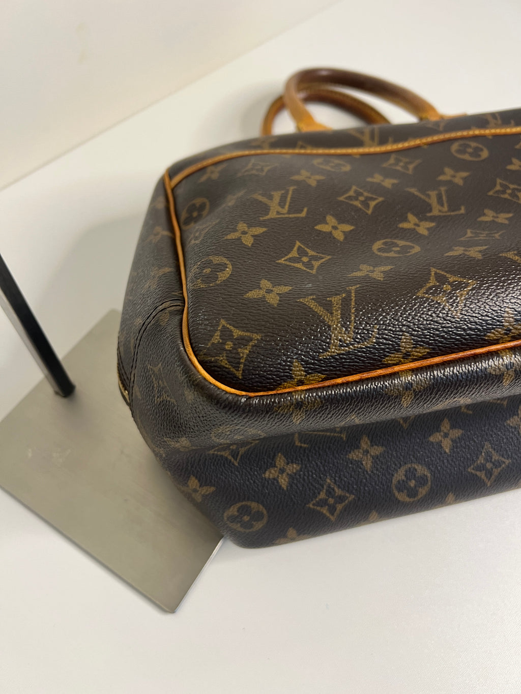 Louis Vuitton Deauville monogram handtas