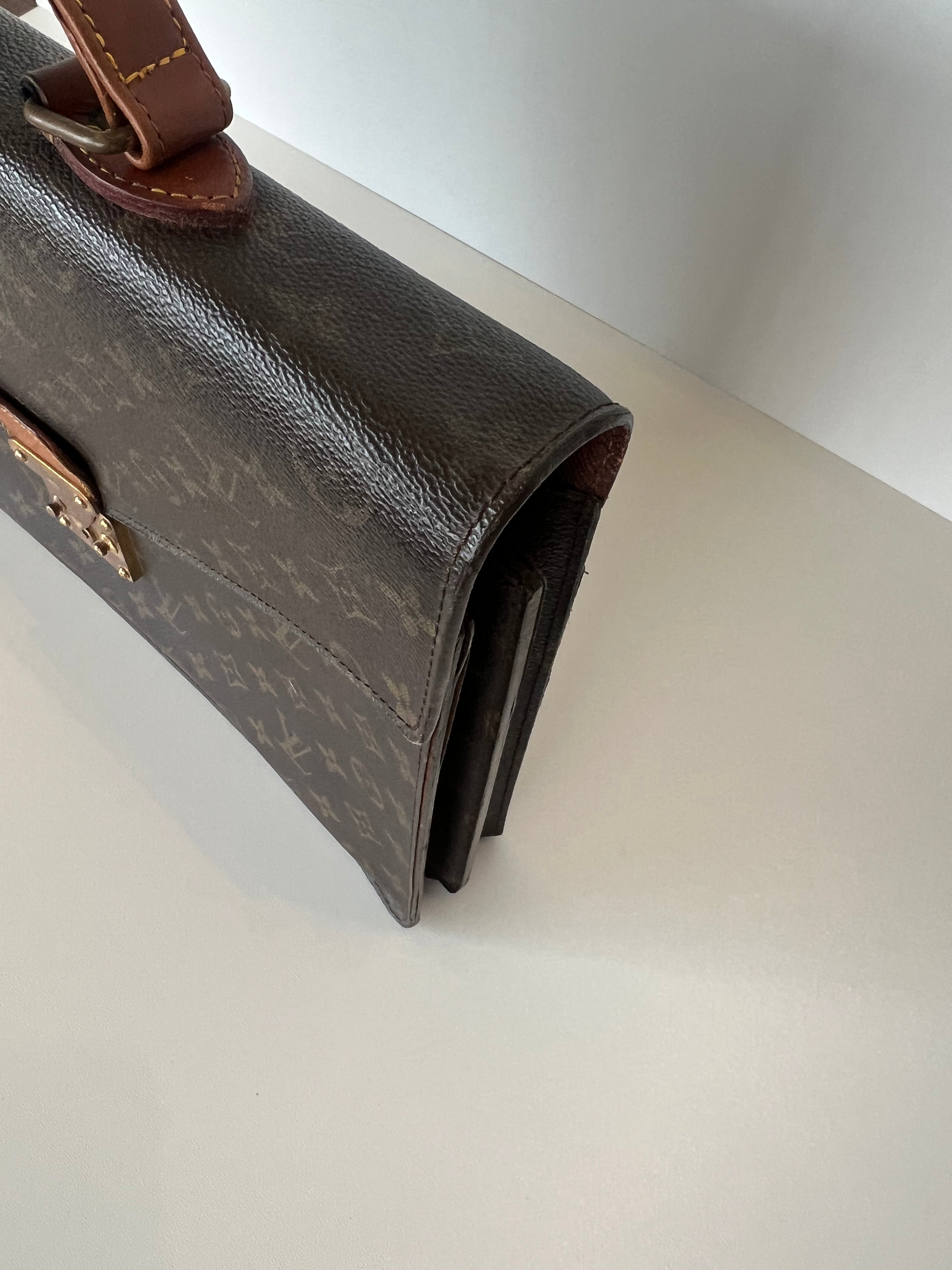 Louis Vuitton Serviette Conseiller Monogram Canvas Aktetas