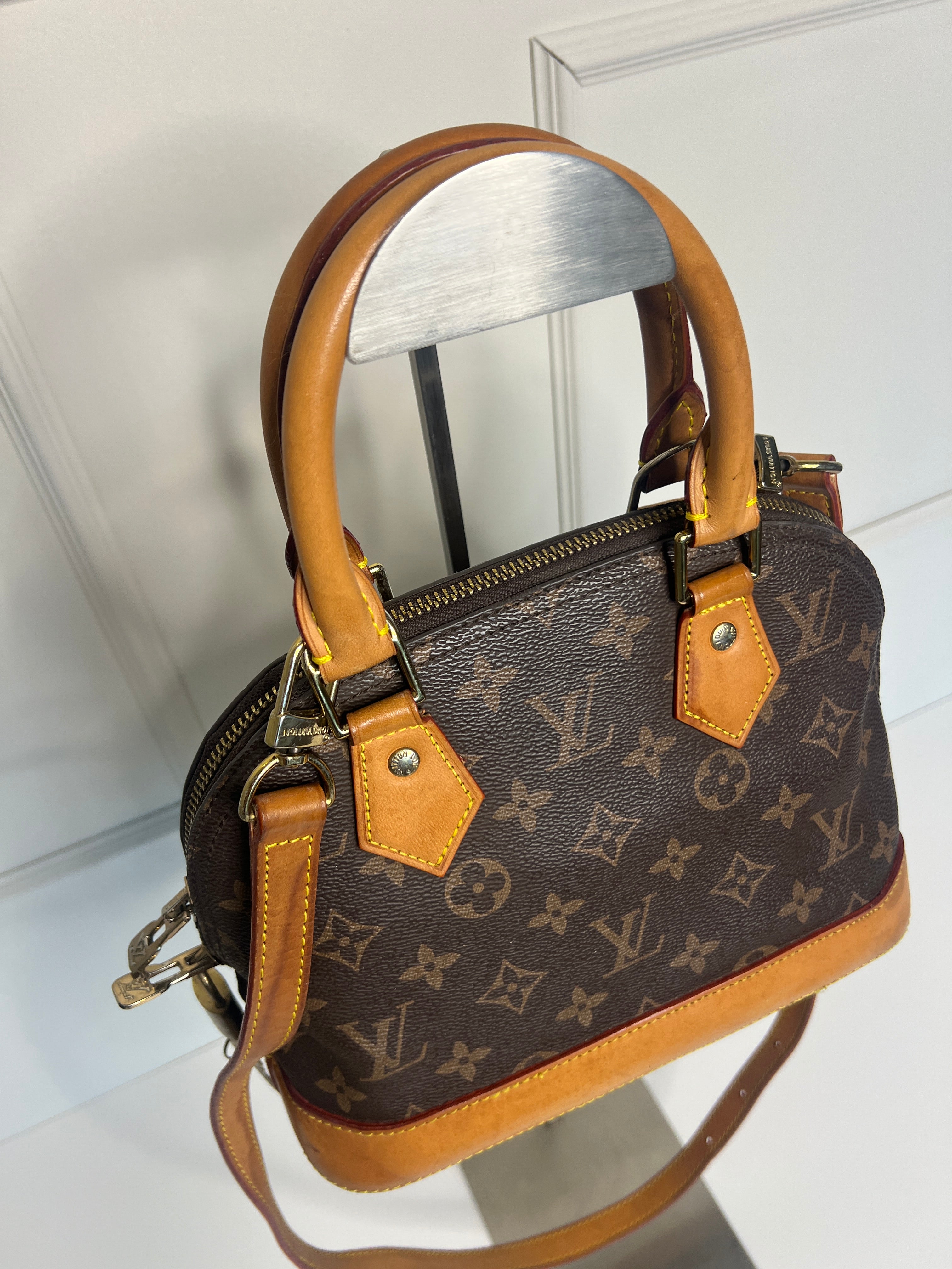 Louis Vuitton Alma BB met schouderriem