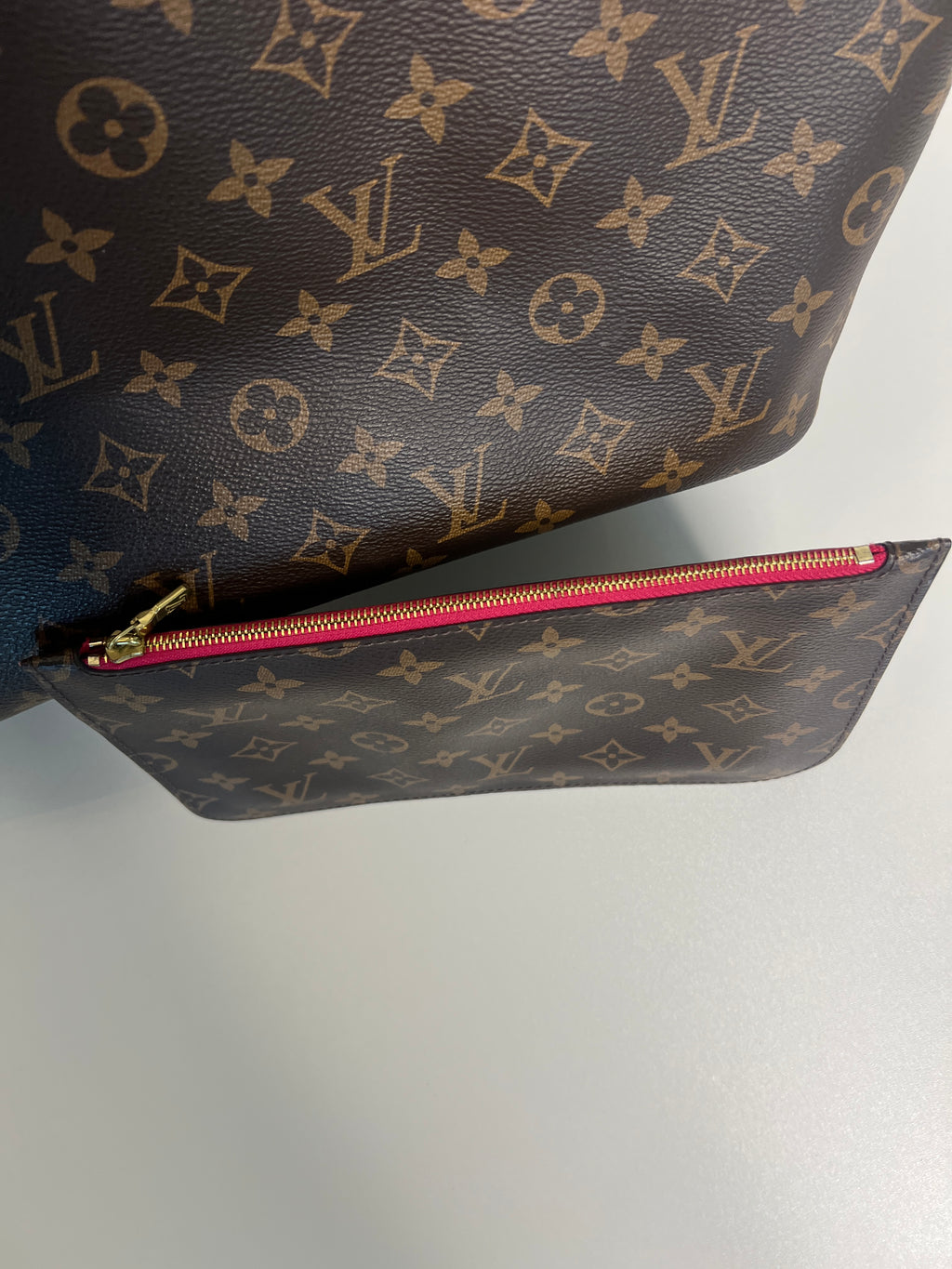 Louis Vuitton Neverfull GM Monogram Canvas Pink Pochette