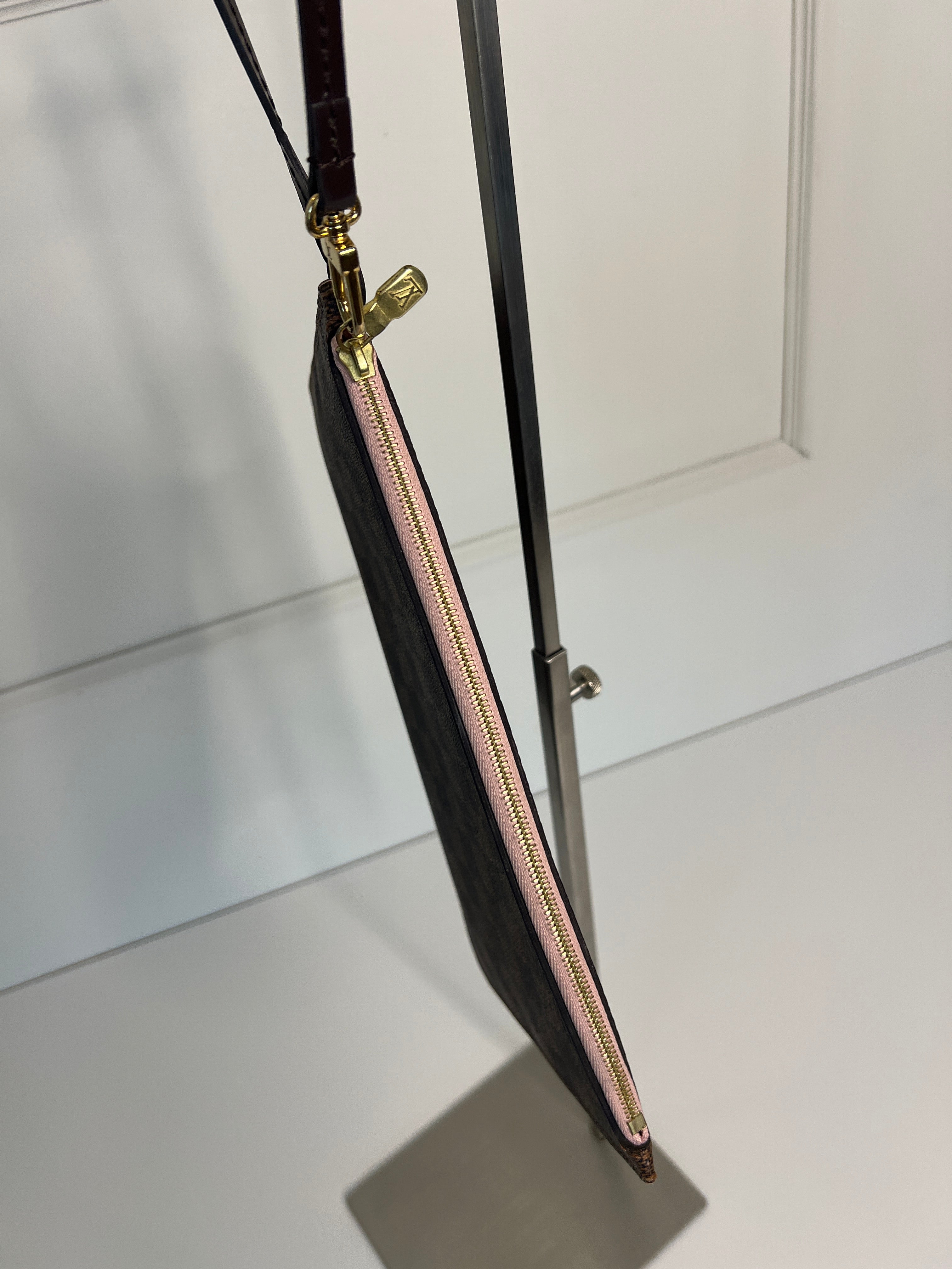Louis Vuitton Pochette Accessoires – Damier Ebene Roze