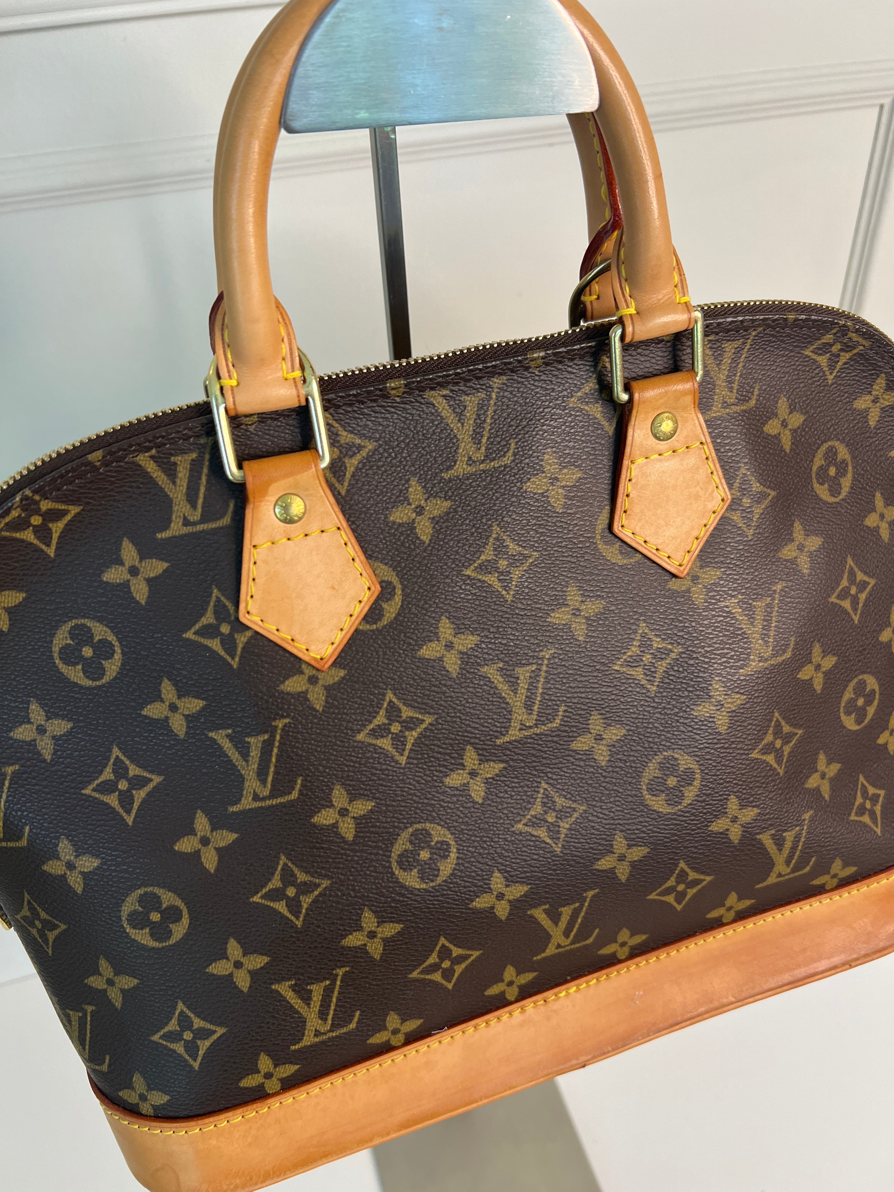 Louis Vuitton Alma PM Monogram Canvas Handtas