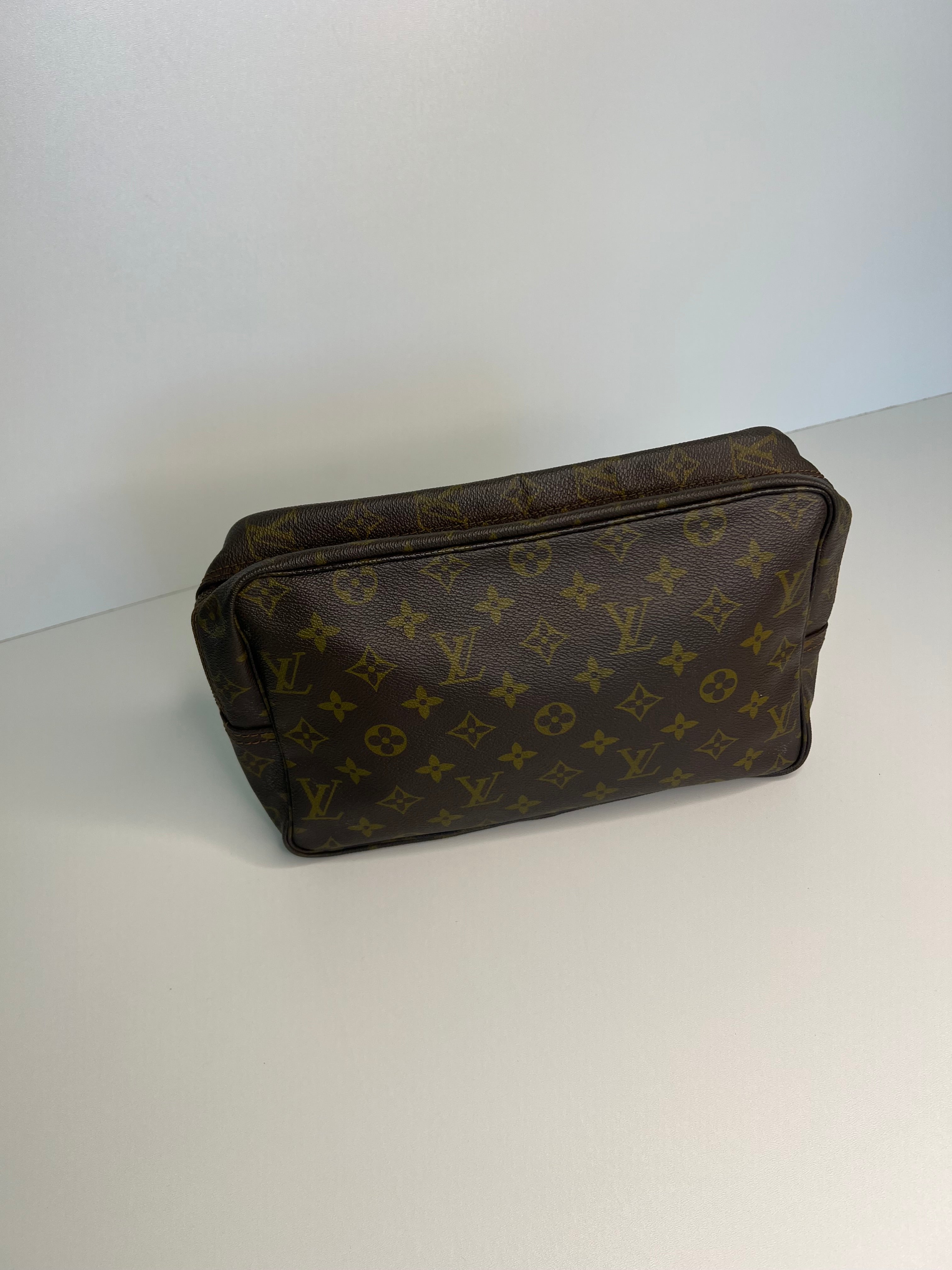Louis Vuitton Vintage Monogram Toiletry Pouch met Organizer Insert
