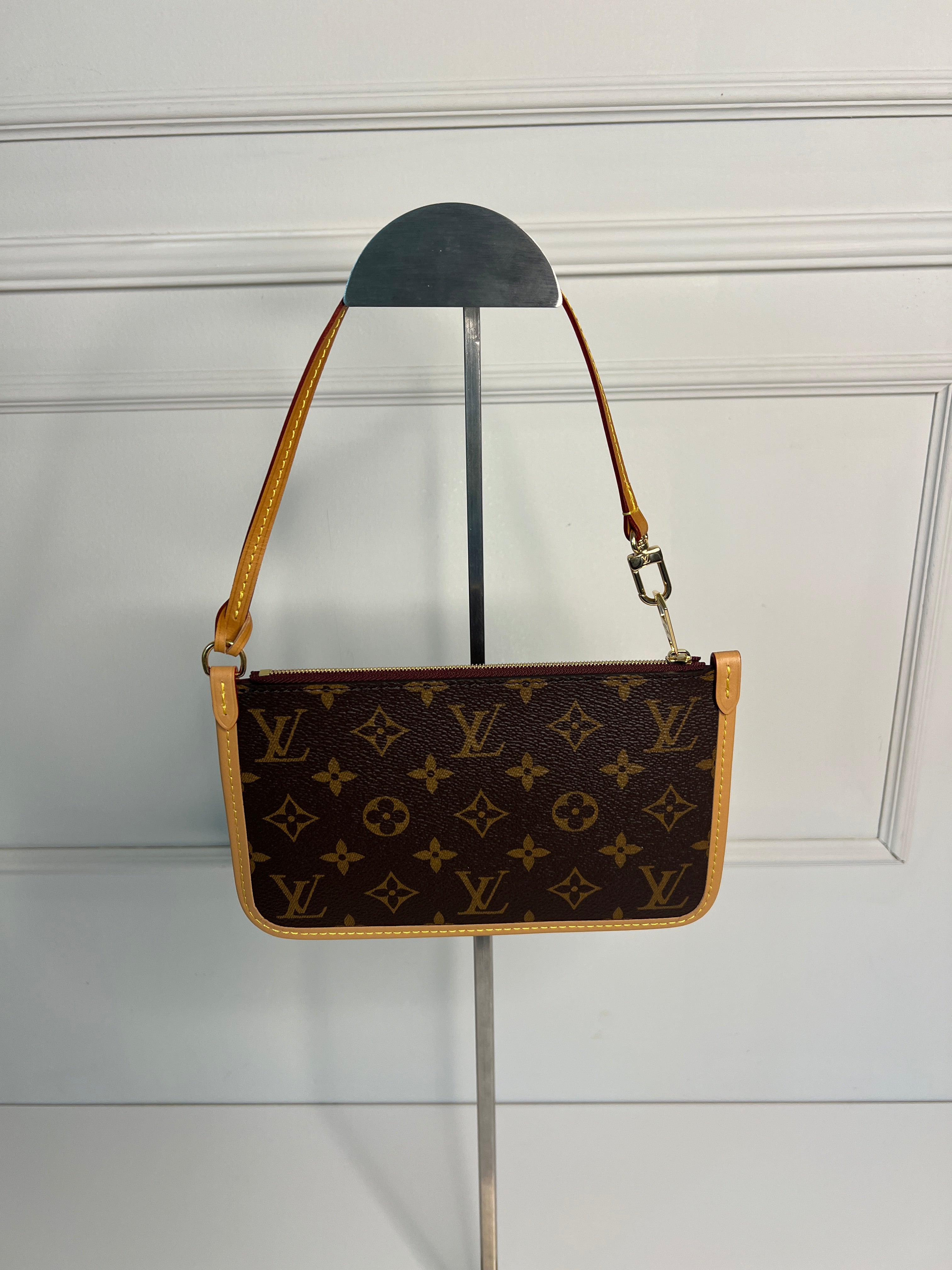 Louis Vuitton Pochette Carryall  Clutch Handtas