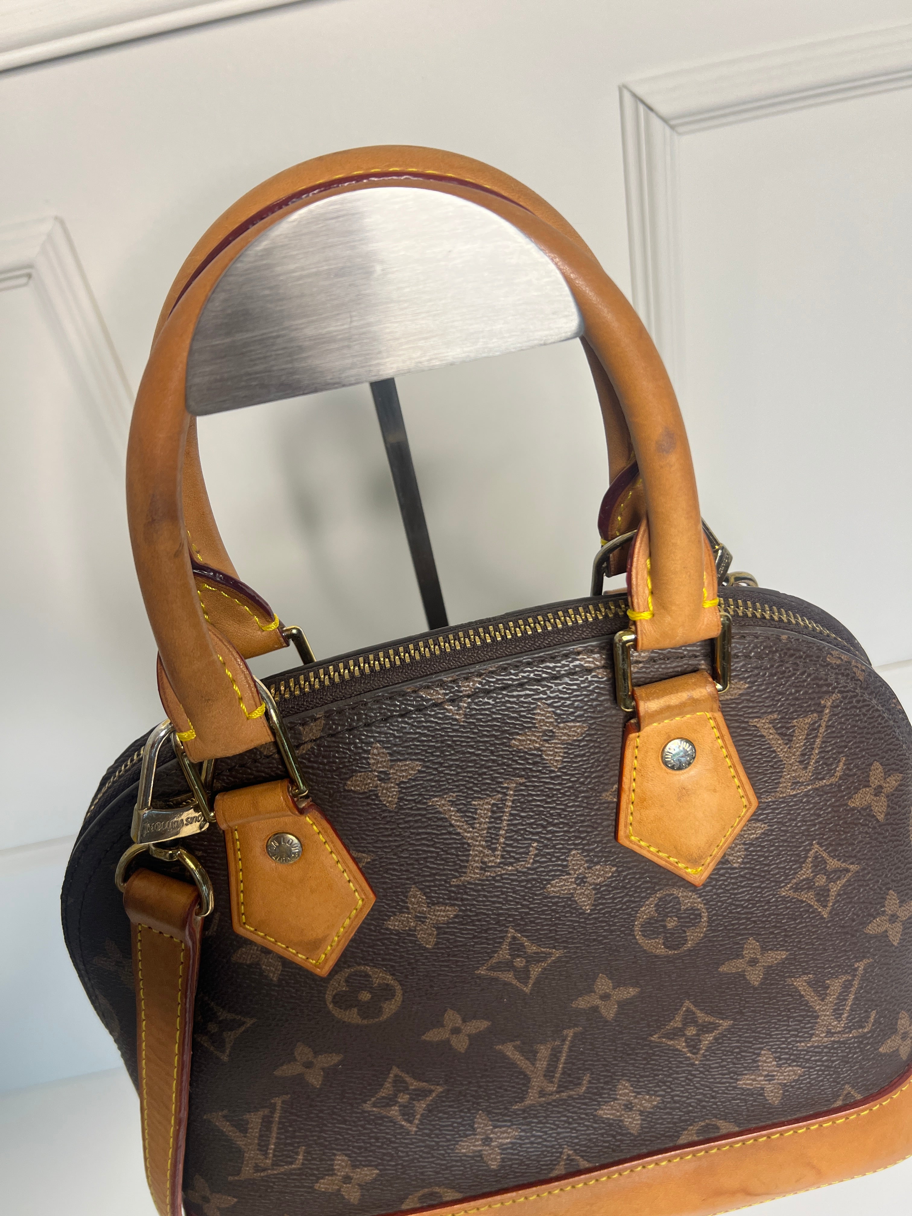 Louis Vuitton Alma BB met schouderriem