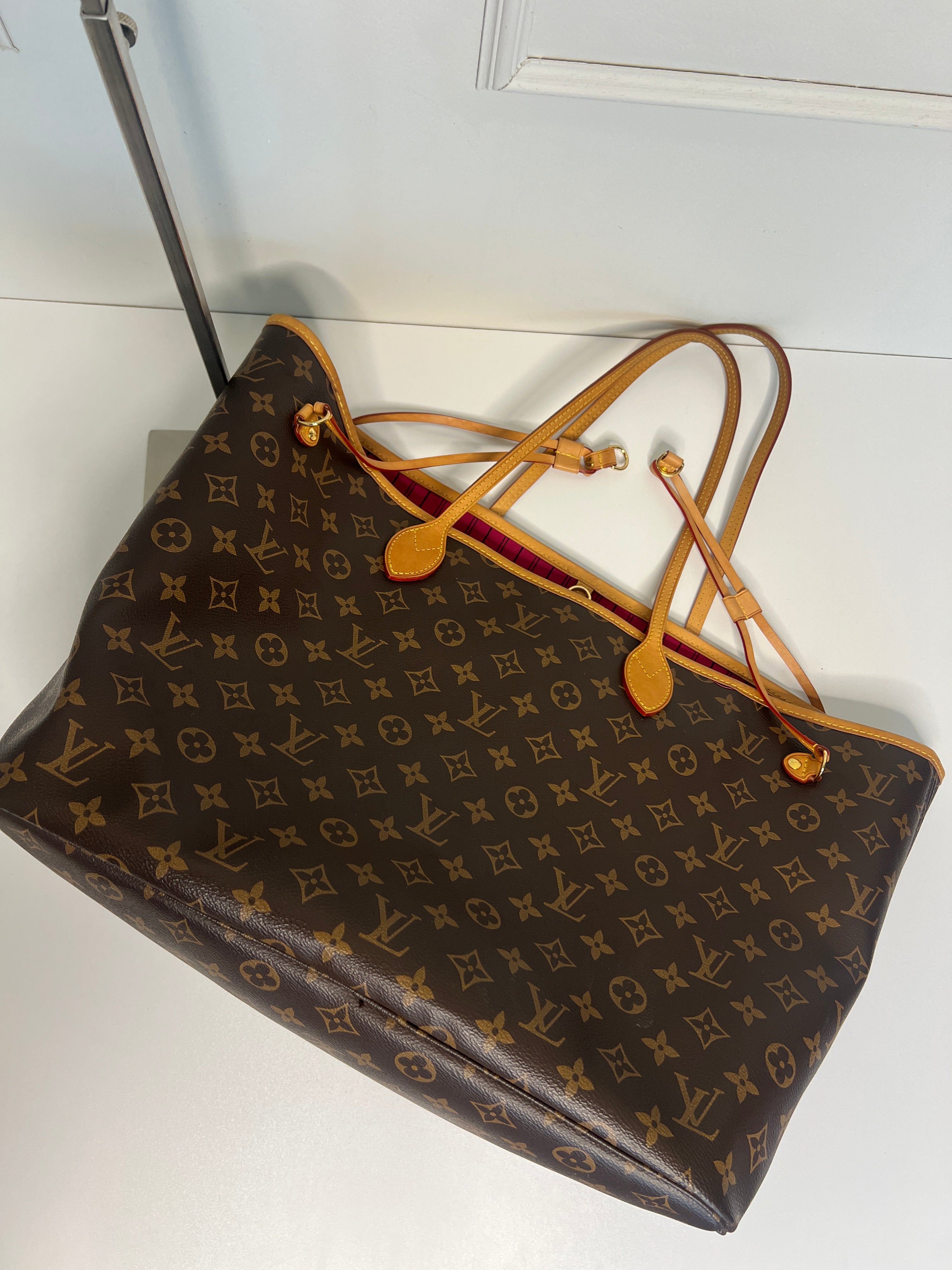 Louis Vuitton Neverfull GM Monogram Canvas Pink Pochette