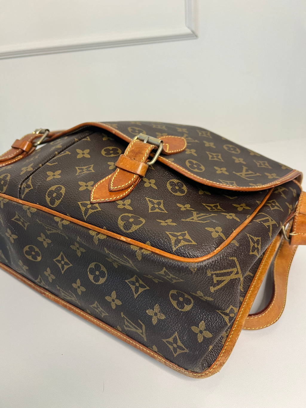 Louis Vuitton Gibecière MM Monogram Canvas Crossbody Schoudertas