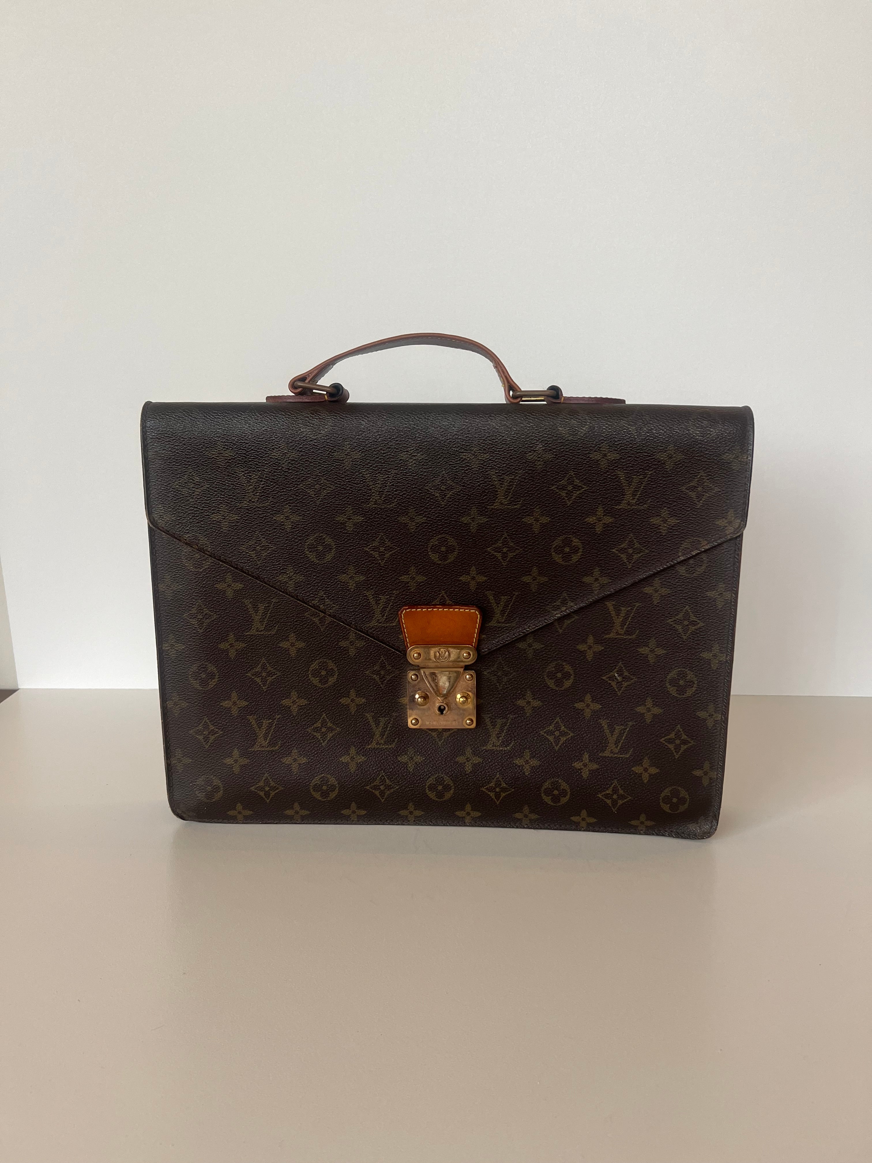 Louis Vuitton Serviette Conseiller Monogram Canvas Aktetas