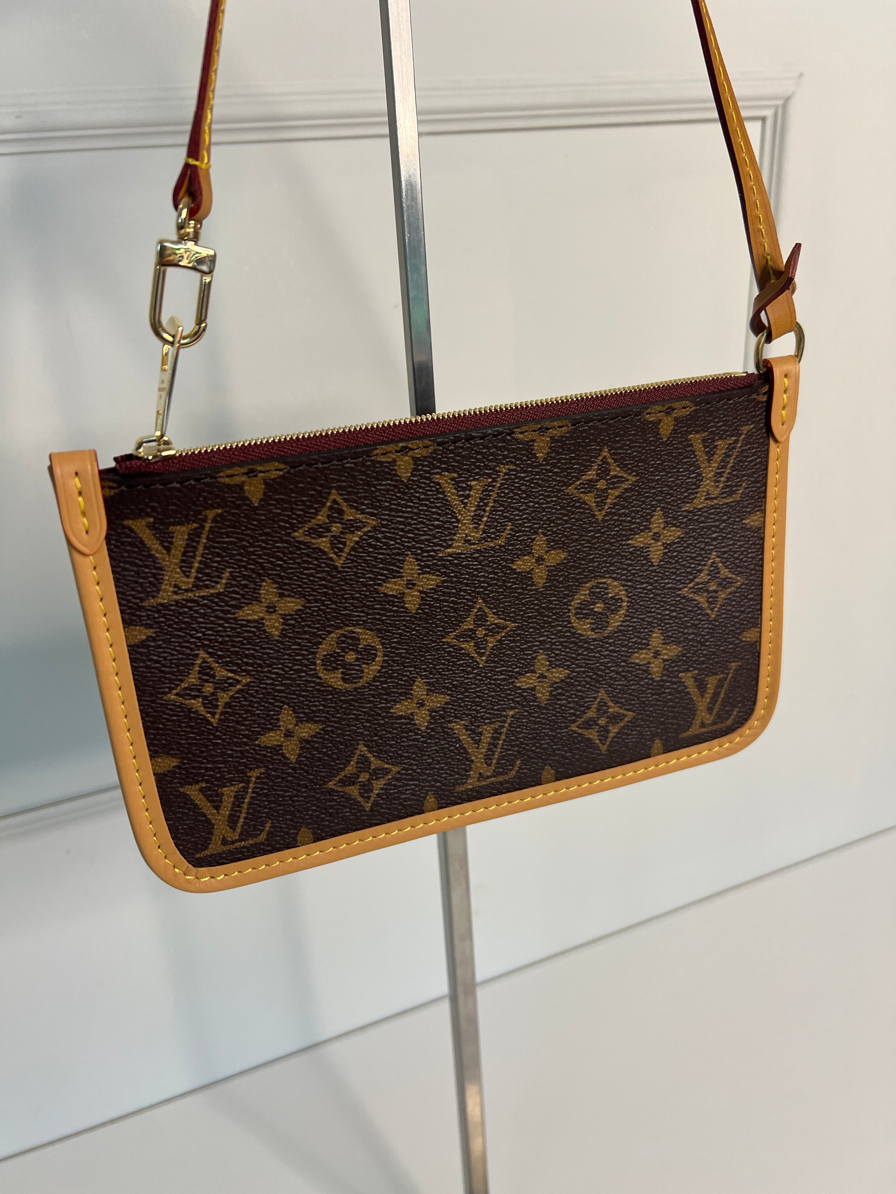 Louis Vuitton Pochette Carryall  Clutch Handtas