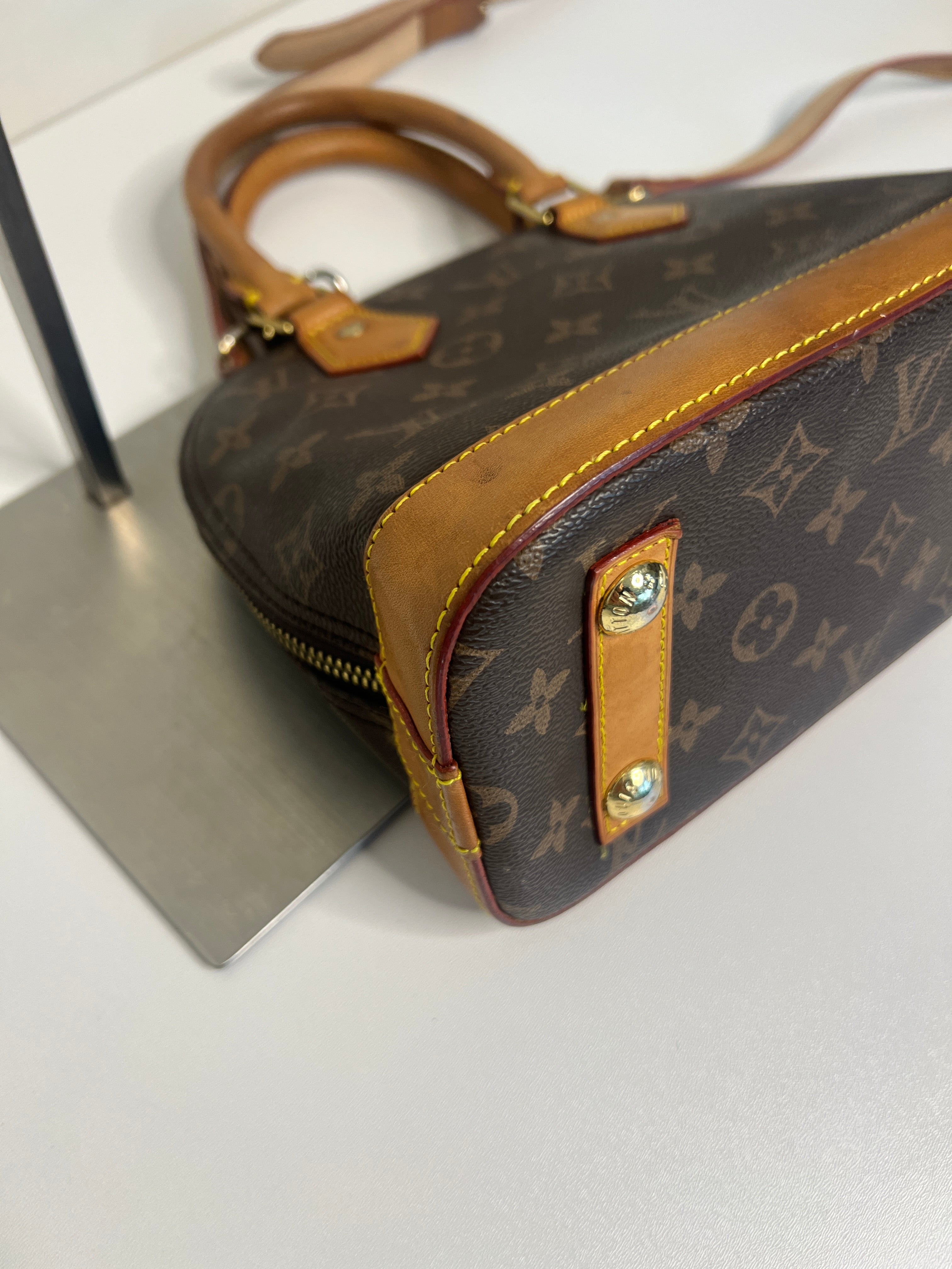 Louis Vuitton Alma BB met schouderriem