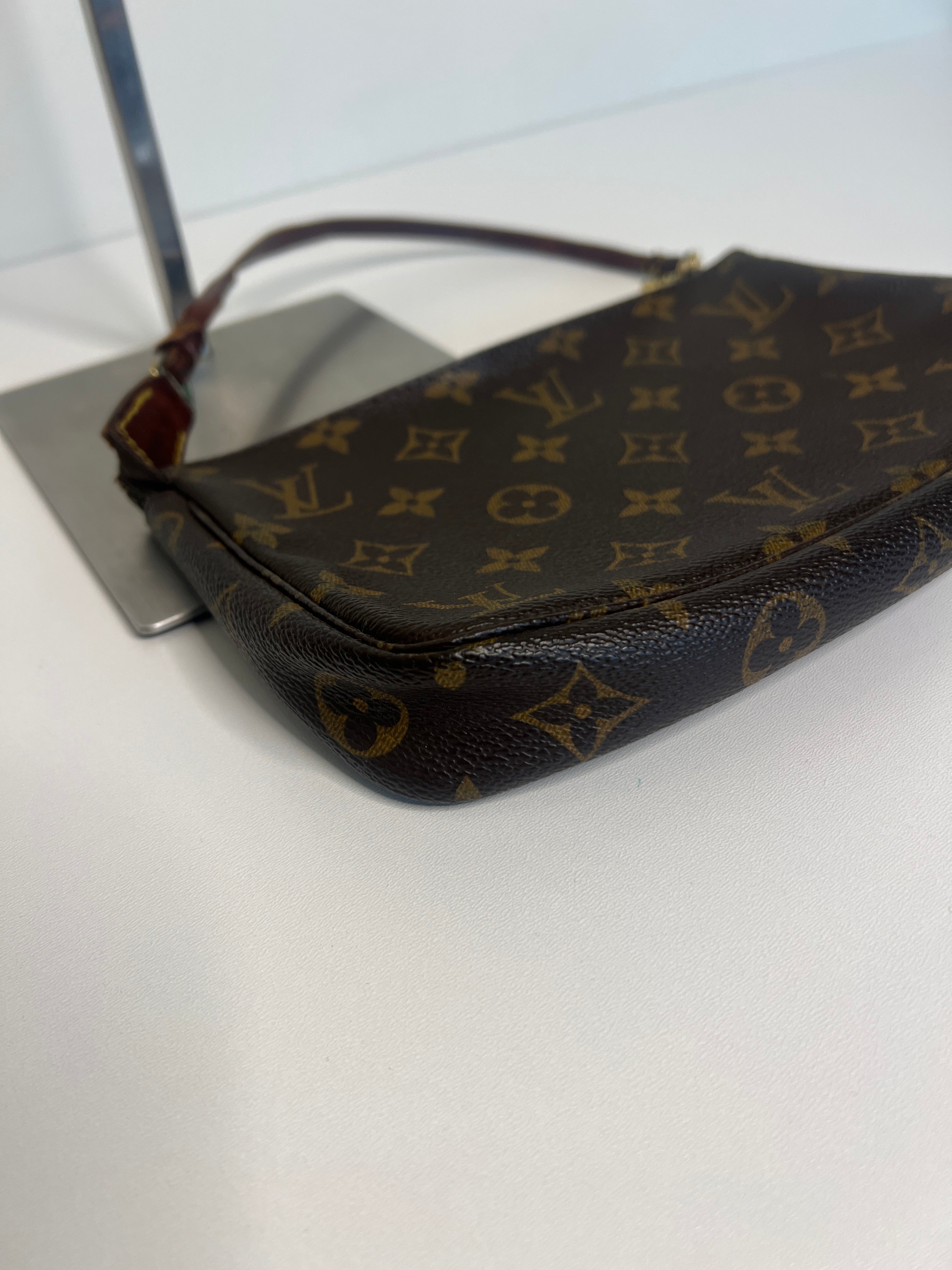 Louis Vuitton Pochette Accessoires Brown Monogram