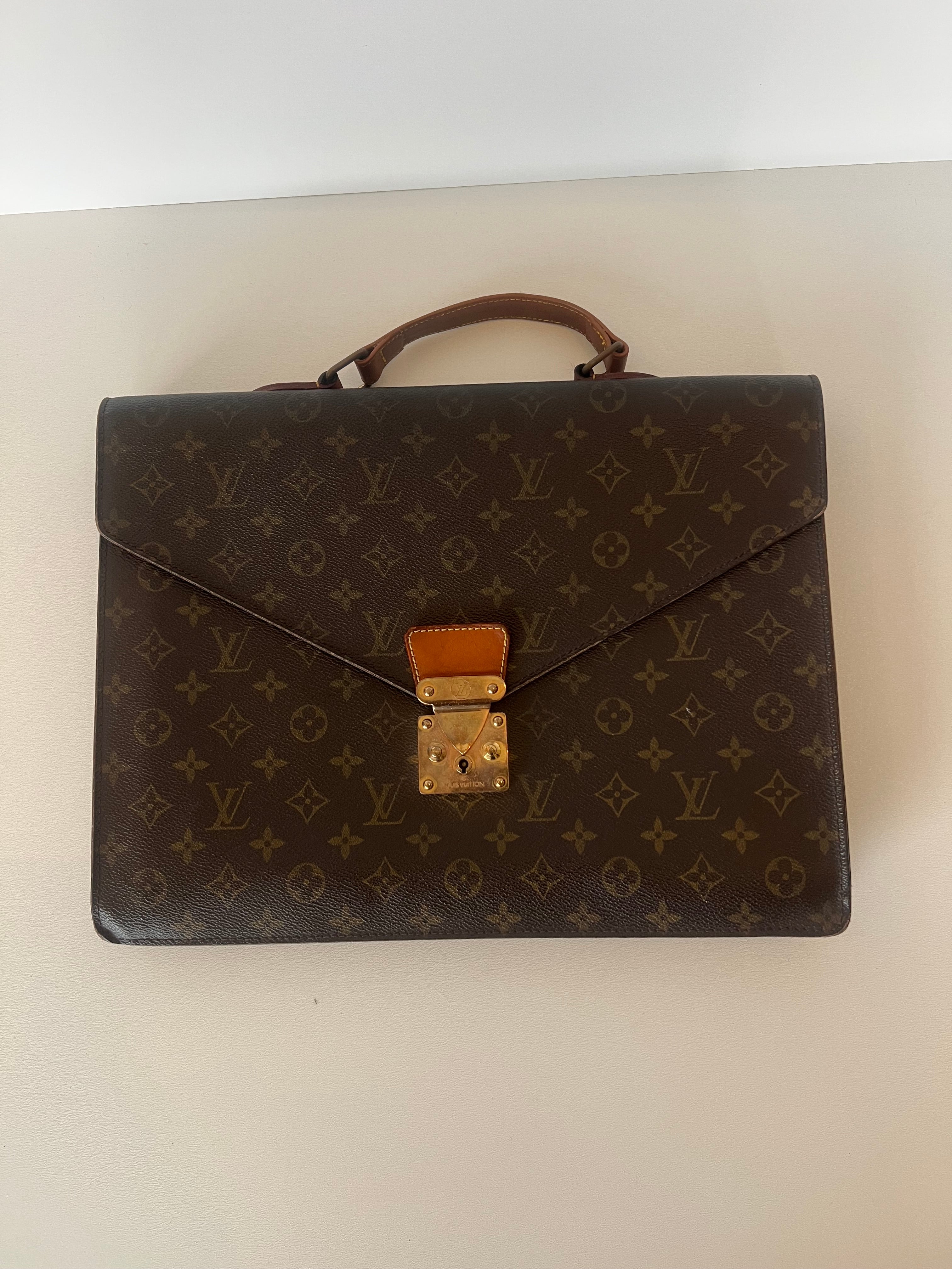 Louis Vuitton Serviette Conseiller Monogram Canvas Aktetas