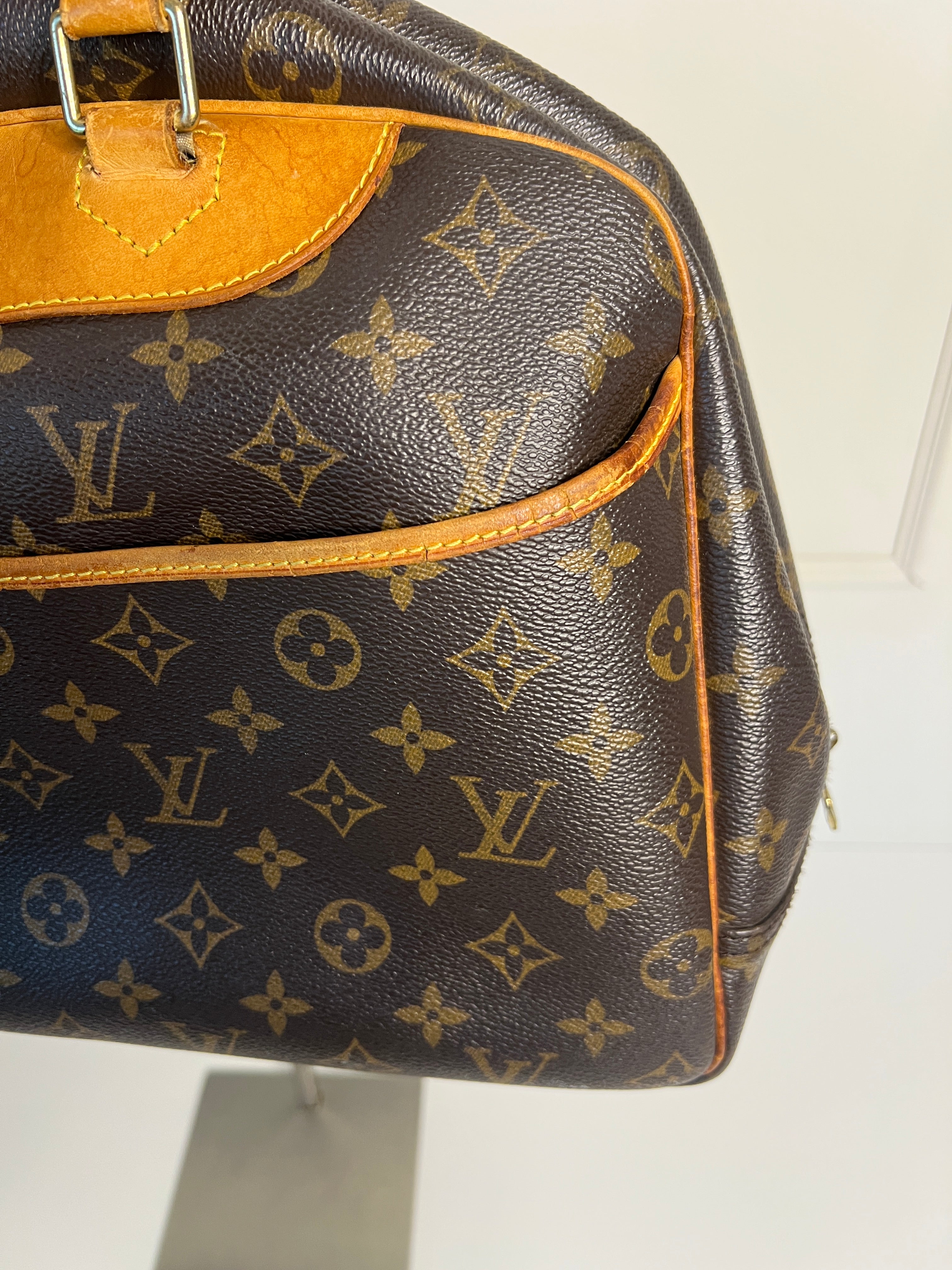 Louis Vuitton Deauville monogram handtas
