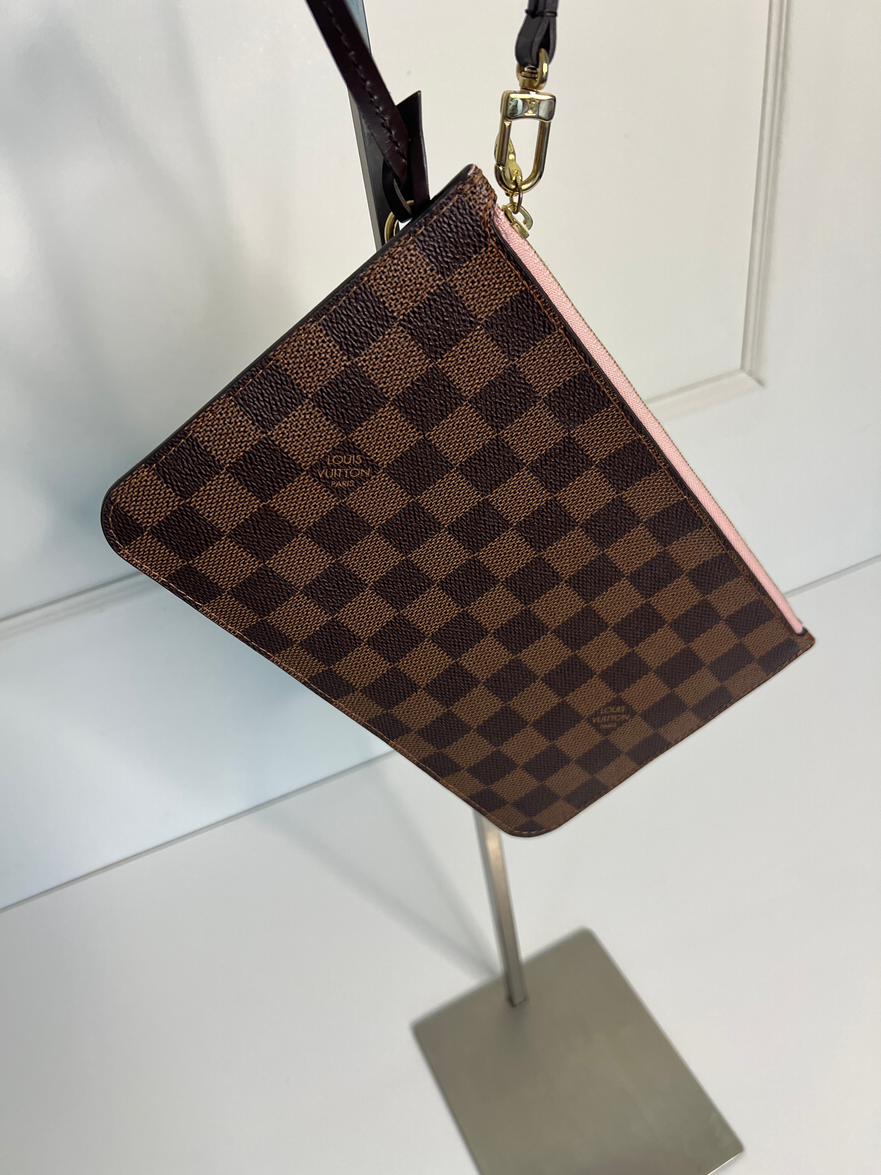 Louis Vuitton Pochette Accessoires – Damier Ebene Roze