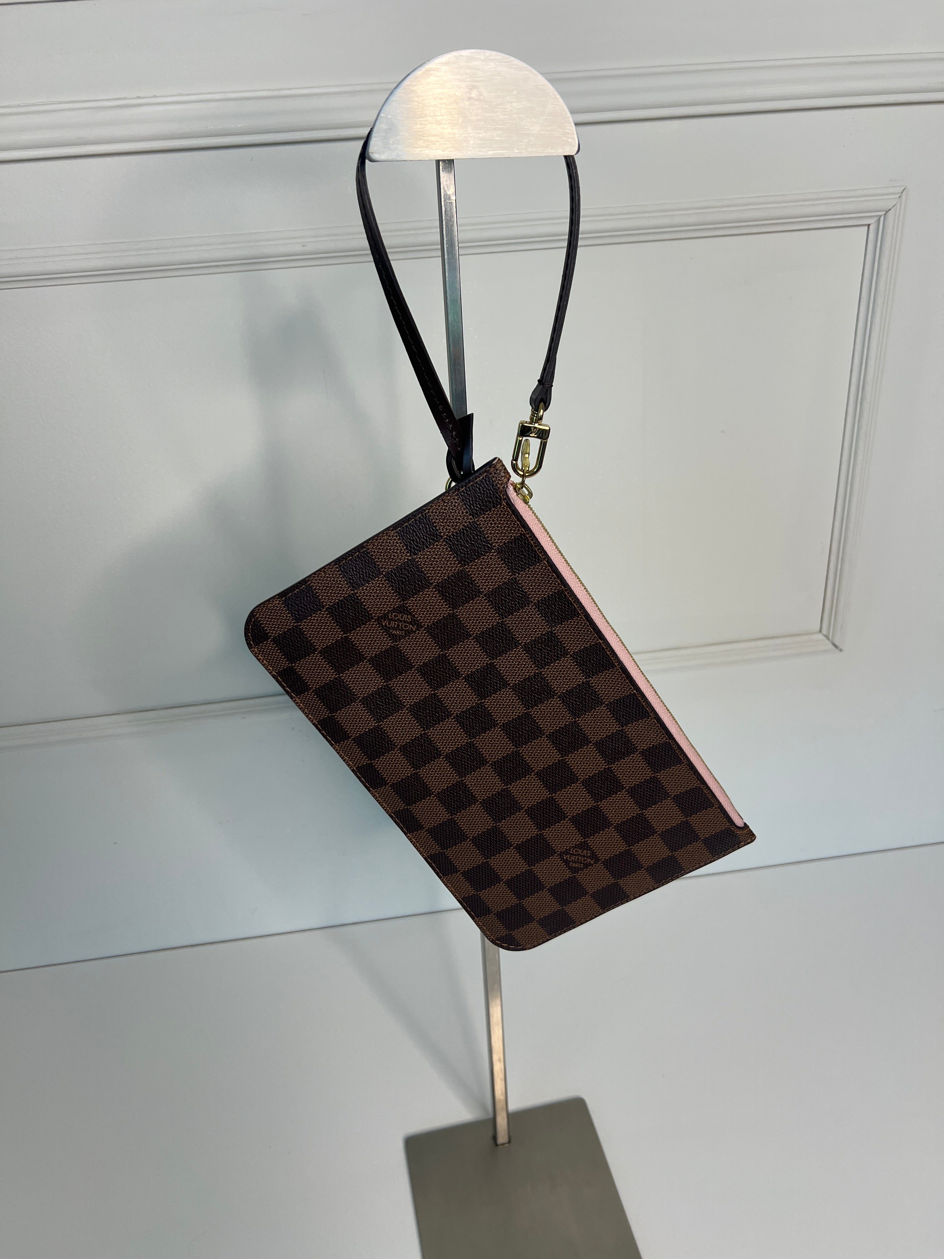 Louis Vuitton Pochette Accessoires – Damier Ebene Roze