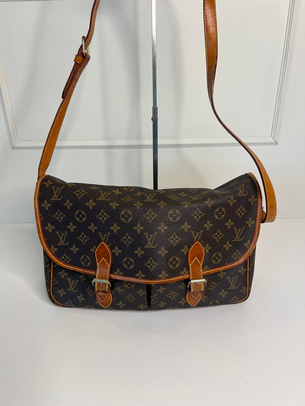 Louis Vuitton Gibecière MM Monogram Canvas Crossbody Schoudertas