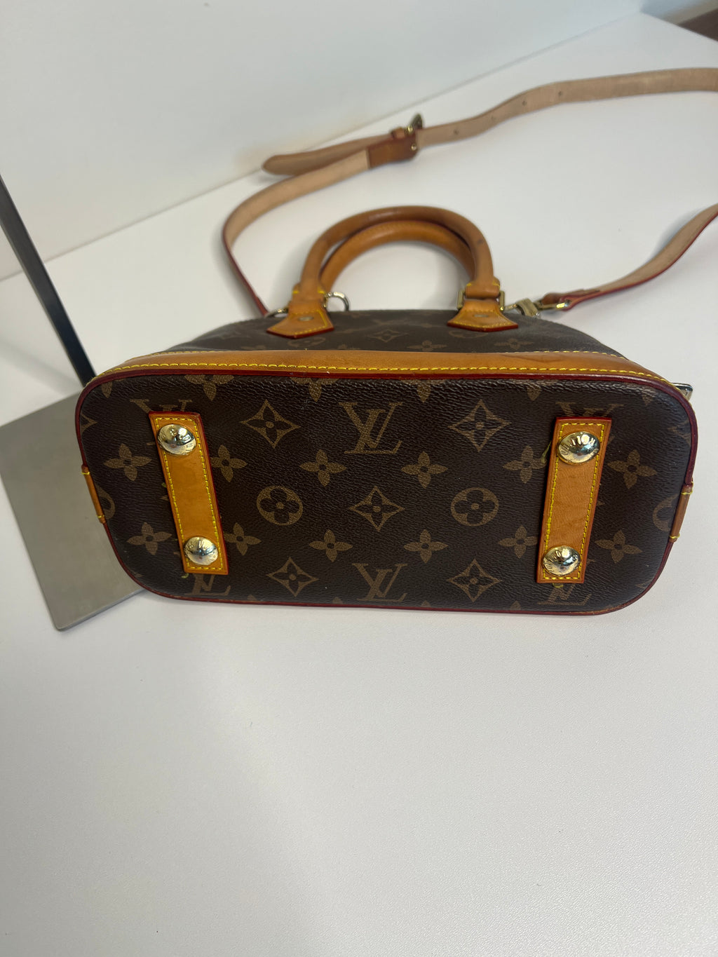 Louis Vuitton Alma BB met schouderriem